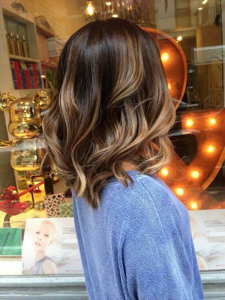 24 wunderschöne mittellange Frisuren Volle mittellange Glamour-Strandwellen