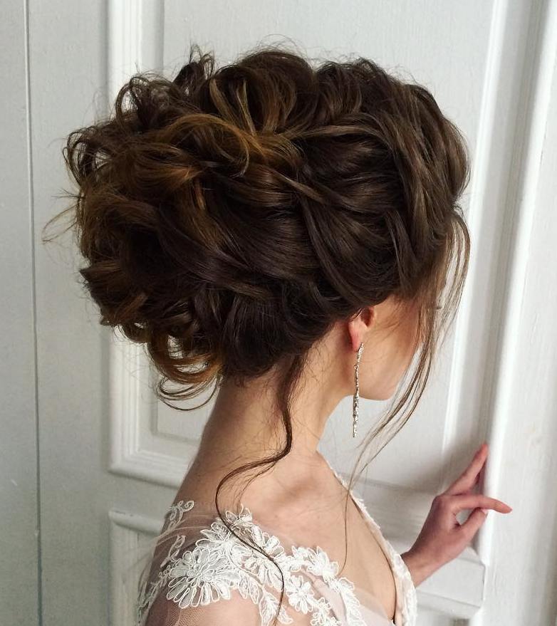 26 Hochzeitshaar Hochsteckfrisuren für elegante Bräute Lockige Hochsteckfrisur für dicke Haare