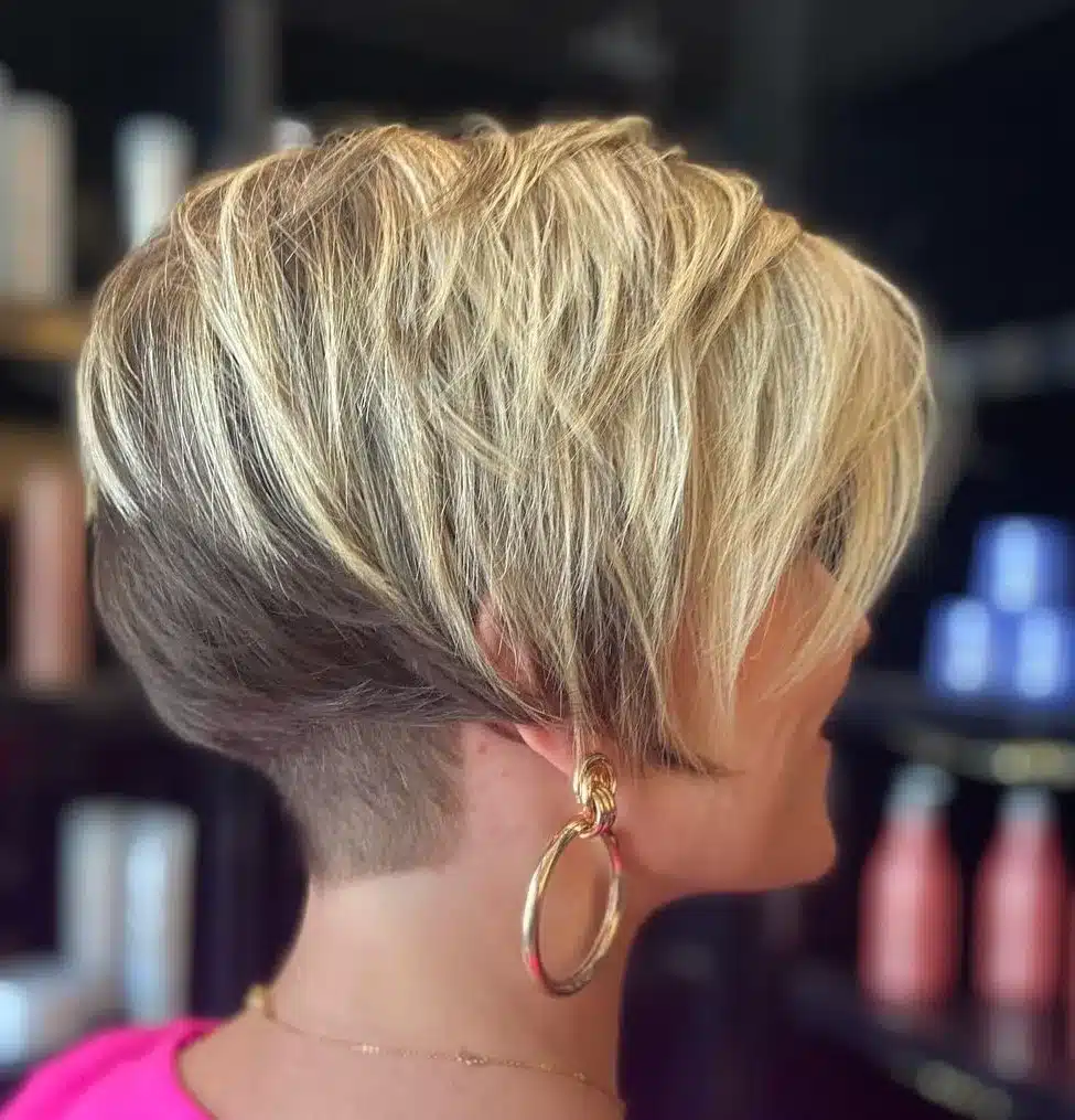 Zeitlose Eleganz: 35 schicke kurze Frisuren, um Ihren 40er -Jahre -Look zu erhöhen Zwei-T-Pixie-Bob