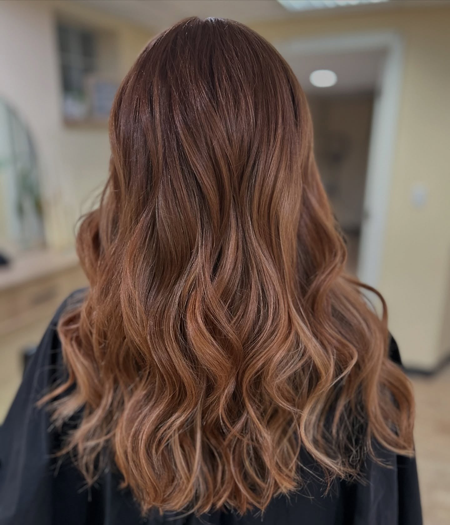 1. Weiche Kastanienwellen (Frühlingshaarfarbe)