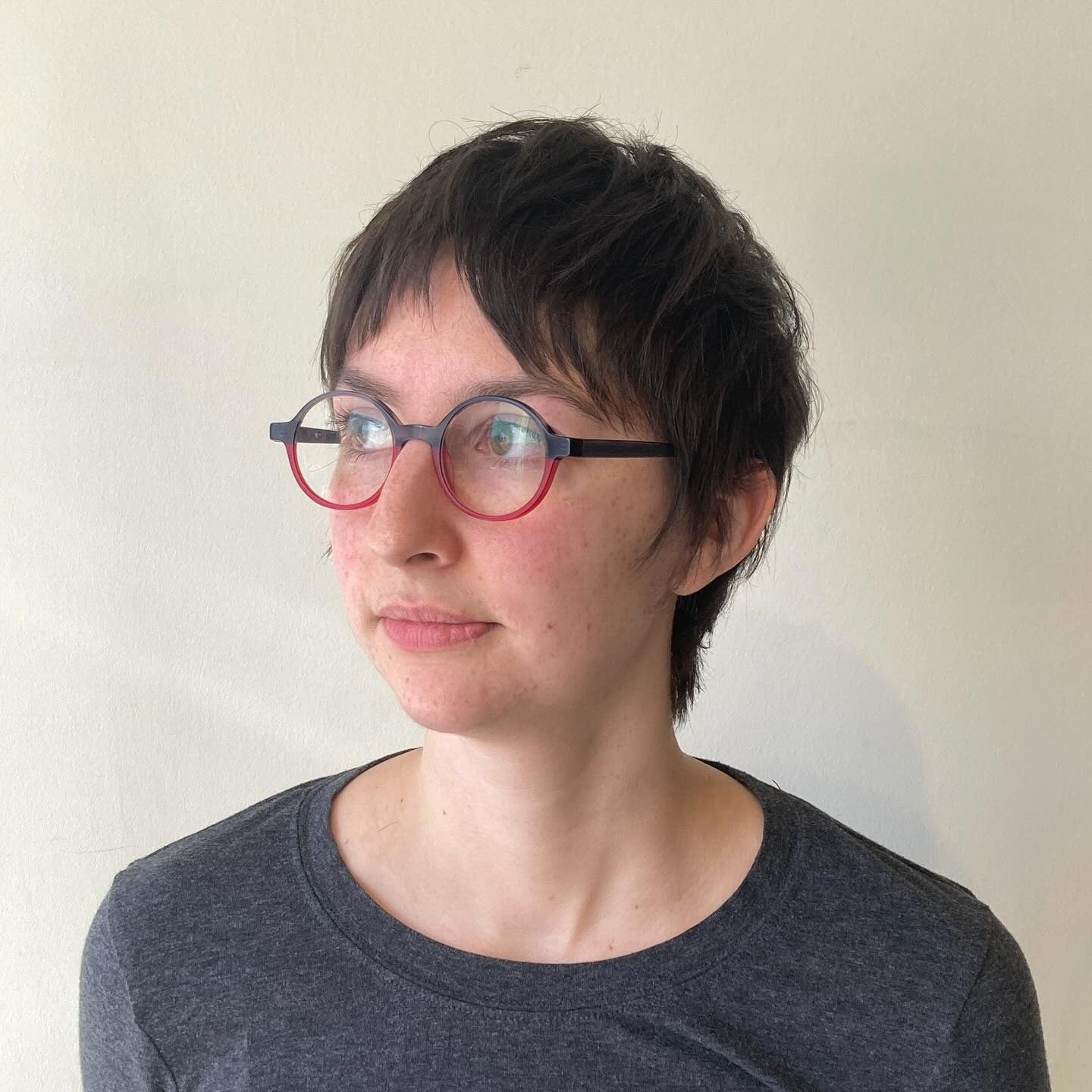 1. Textured Dark Pixie mit weichen Pony (Pixie -Haarschnitte mit Pony)