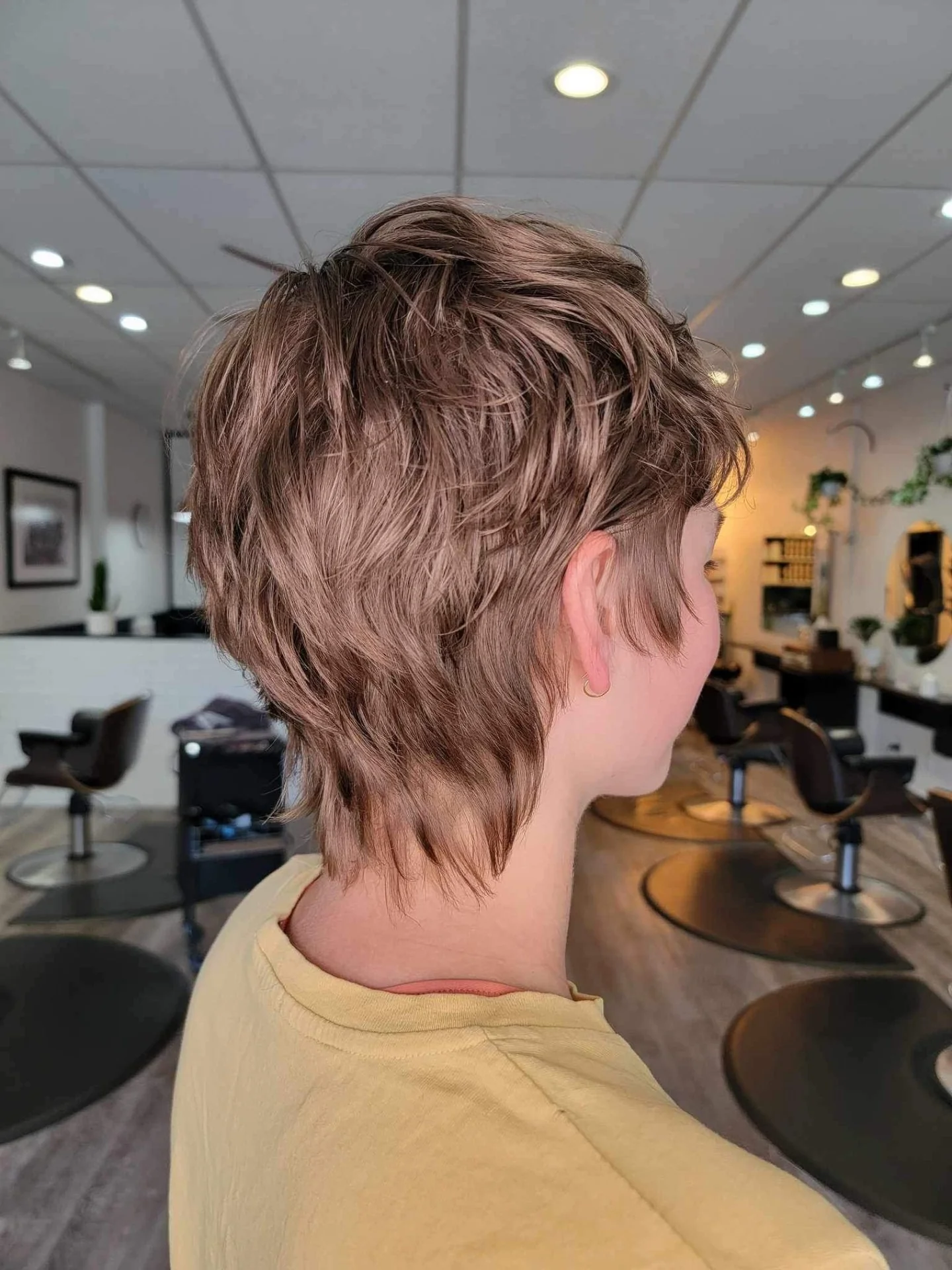 1. Strukturierter Mokka-Wolf-Schnitt (kurzer Wolf-Schnitt)