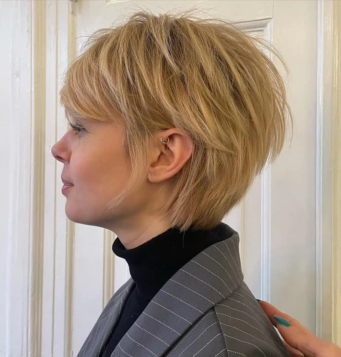 Chic-Blonde-Pixie-Wolf-Haircut
