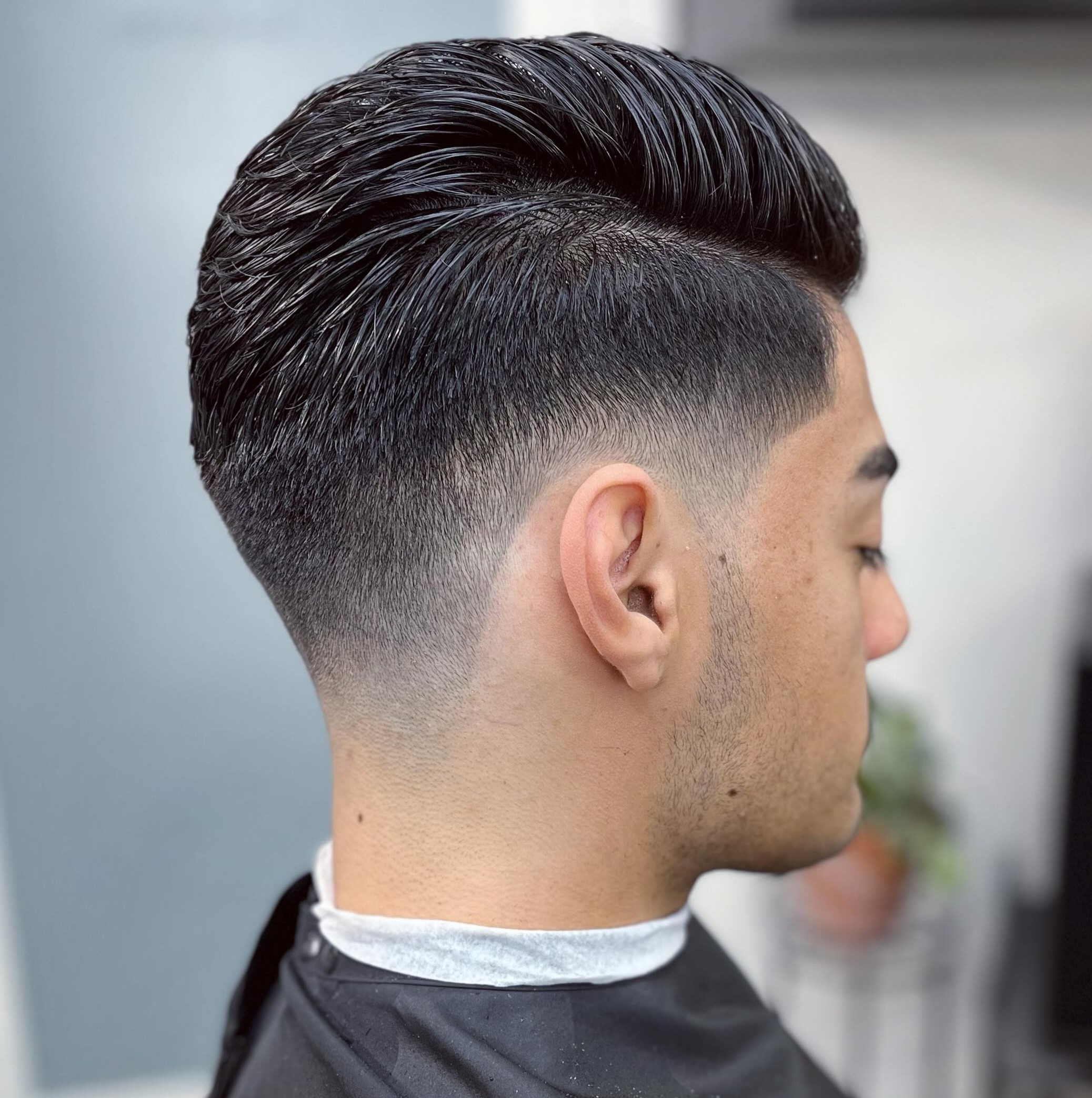 Pompadour -Kamm über Taper Fade
