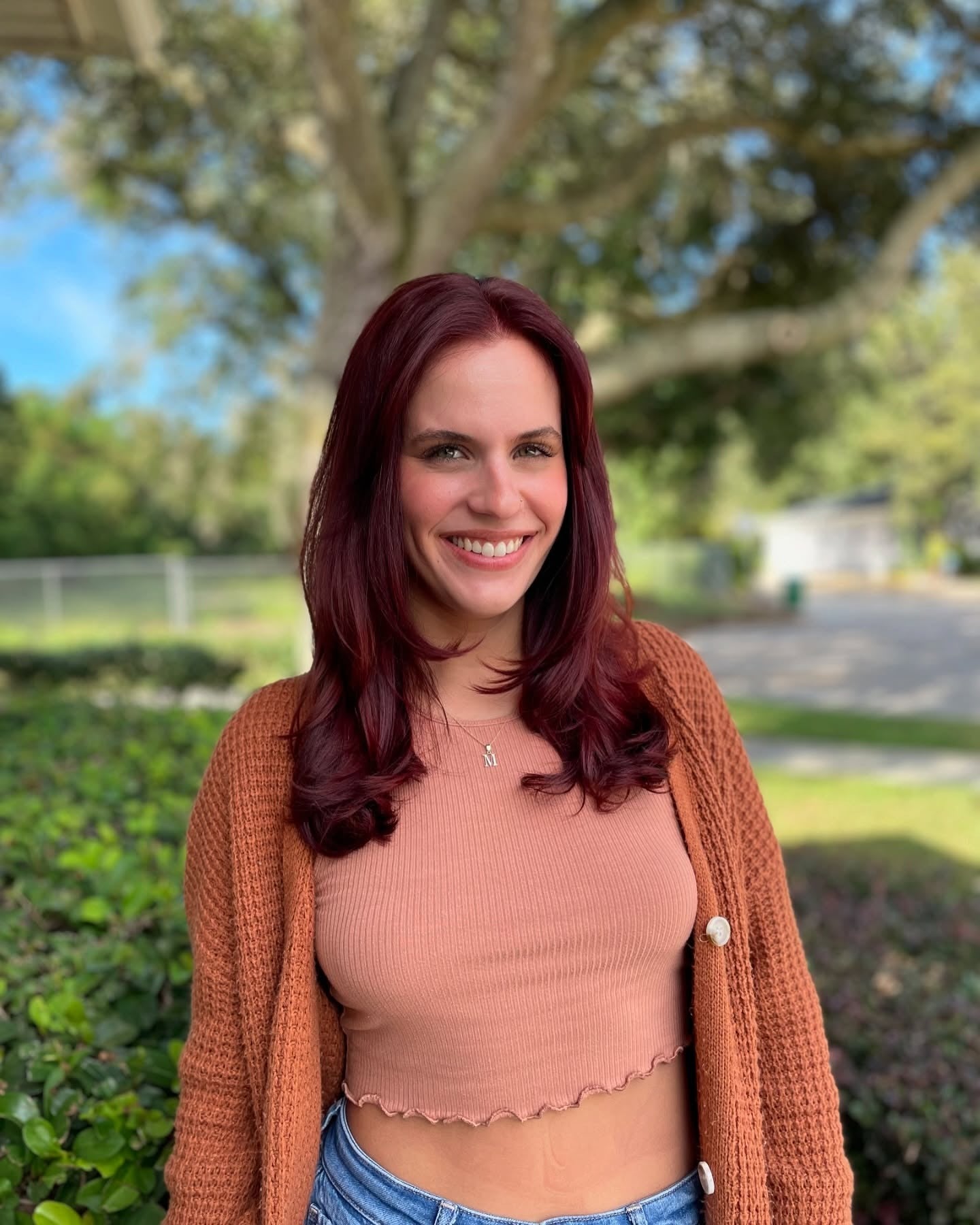 10. Helle Kirschschichten mit natürlichen Fluss (Schokoladenkirschhaarfarbe)