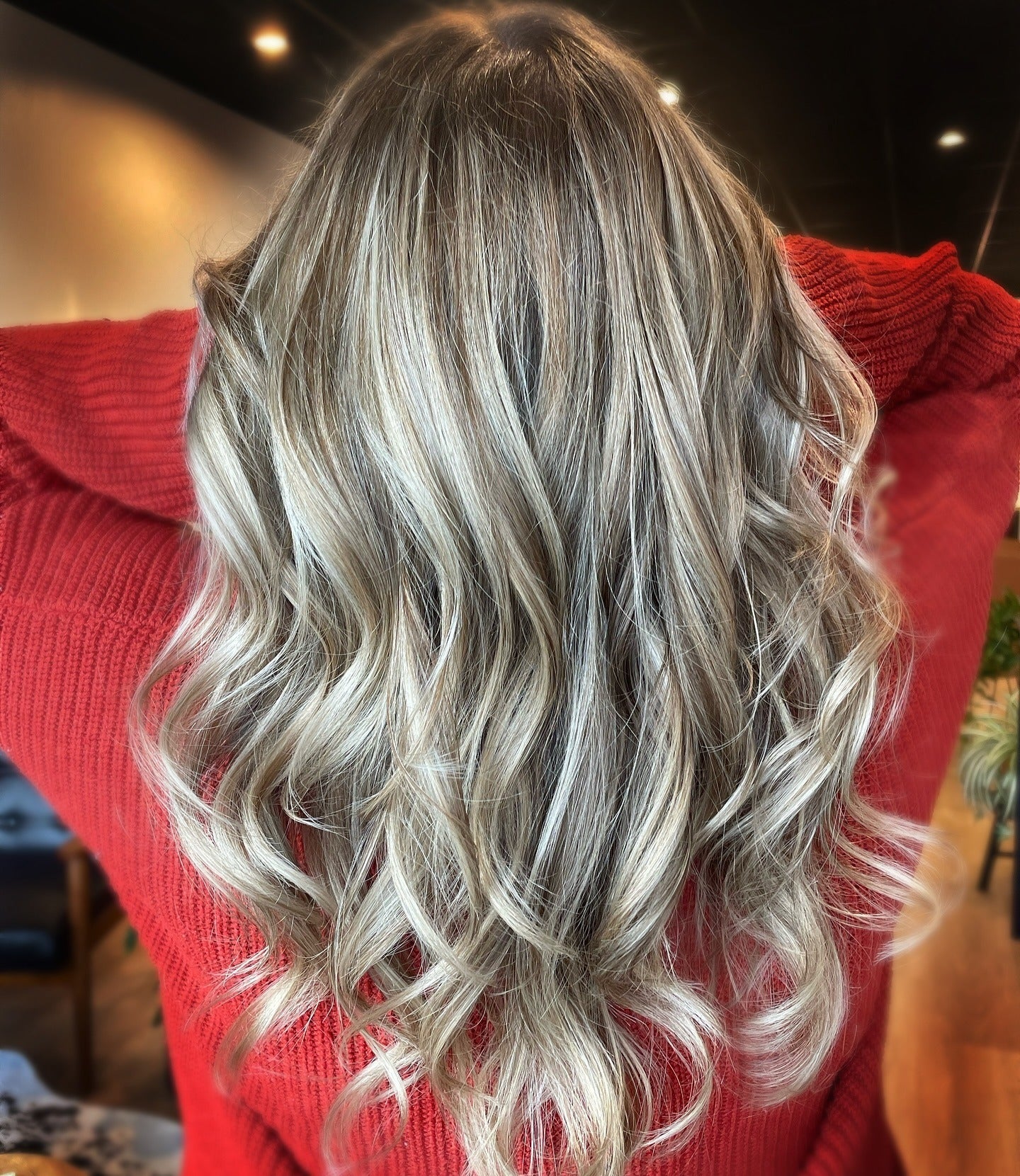 10. Heller, folierter blonder Bob mit zarten Lowlights (Blondes Haar mit Lowlights)