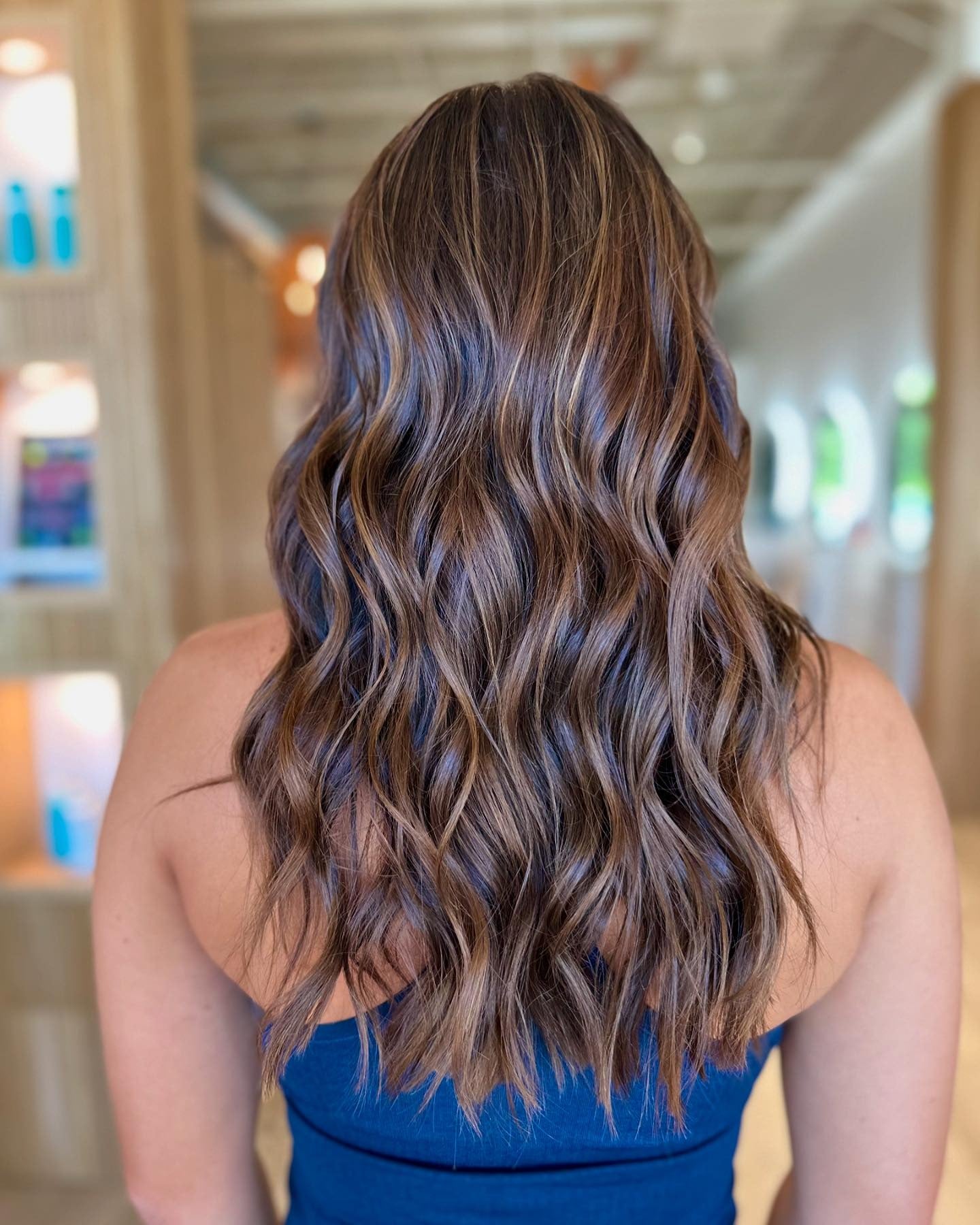 10. Karamell-Mokka-Wellenmischung mit natürlichem Fluss (Karamell-Mokka-Haarfarbe)