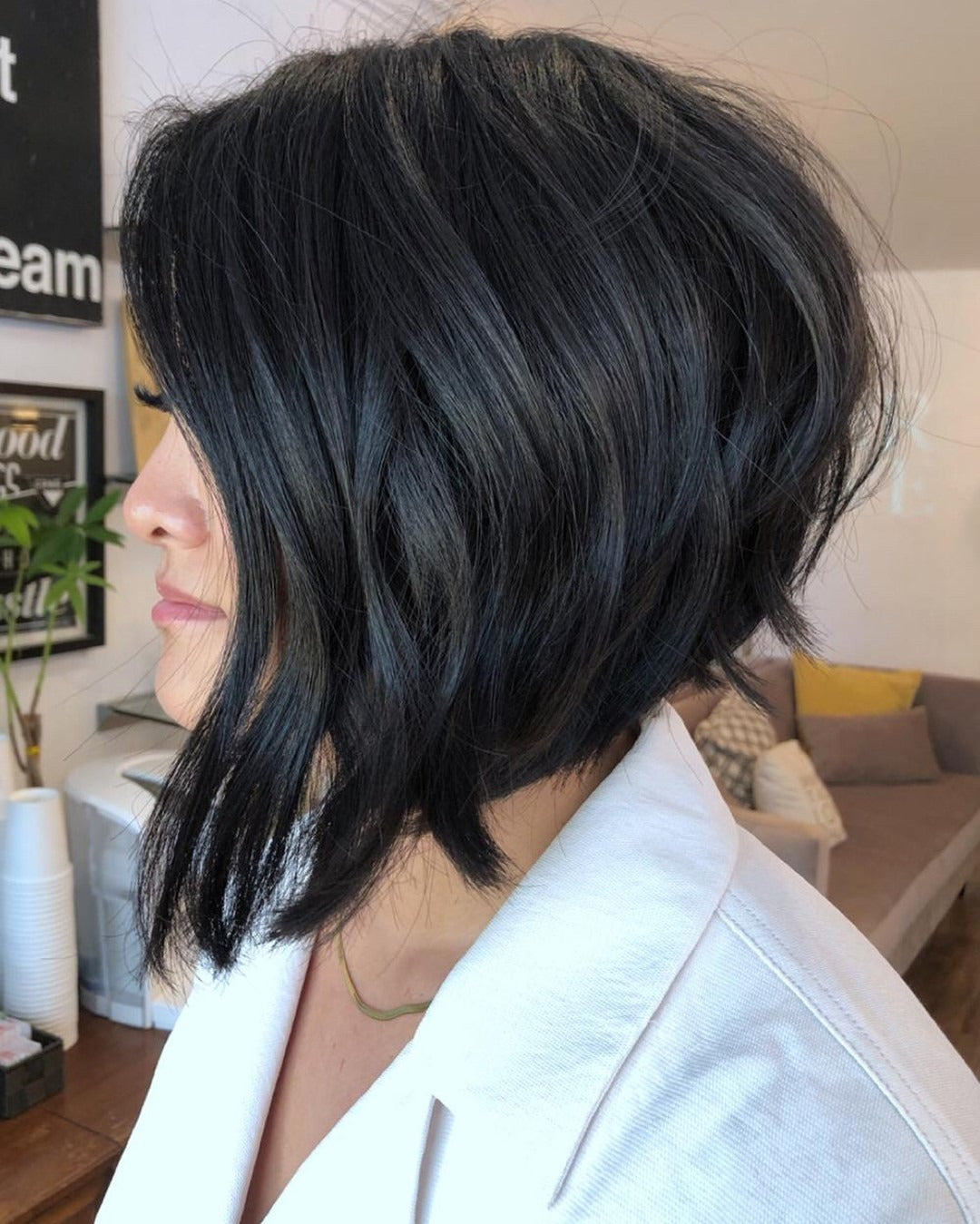 10. abgehackter strukturierter Bob mit Jet Black Shine (asymmetrische Frisuren)