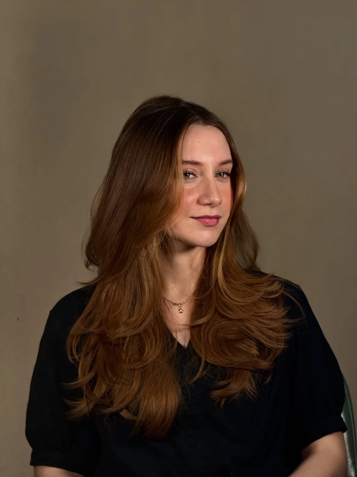 10. Kupferbraune lange Schichten mit weichen Konturen (langschichtige Frisuren)