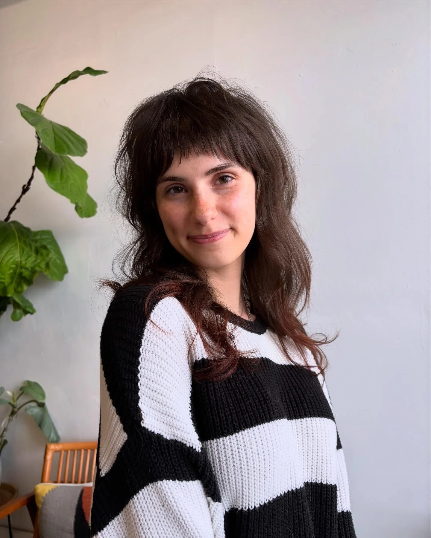 10. Tiefer Mokka-Shag mit abgehacktem Pony (Rasiermesserschnitt-Frisuren)