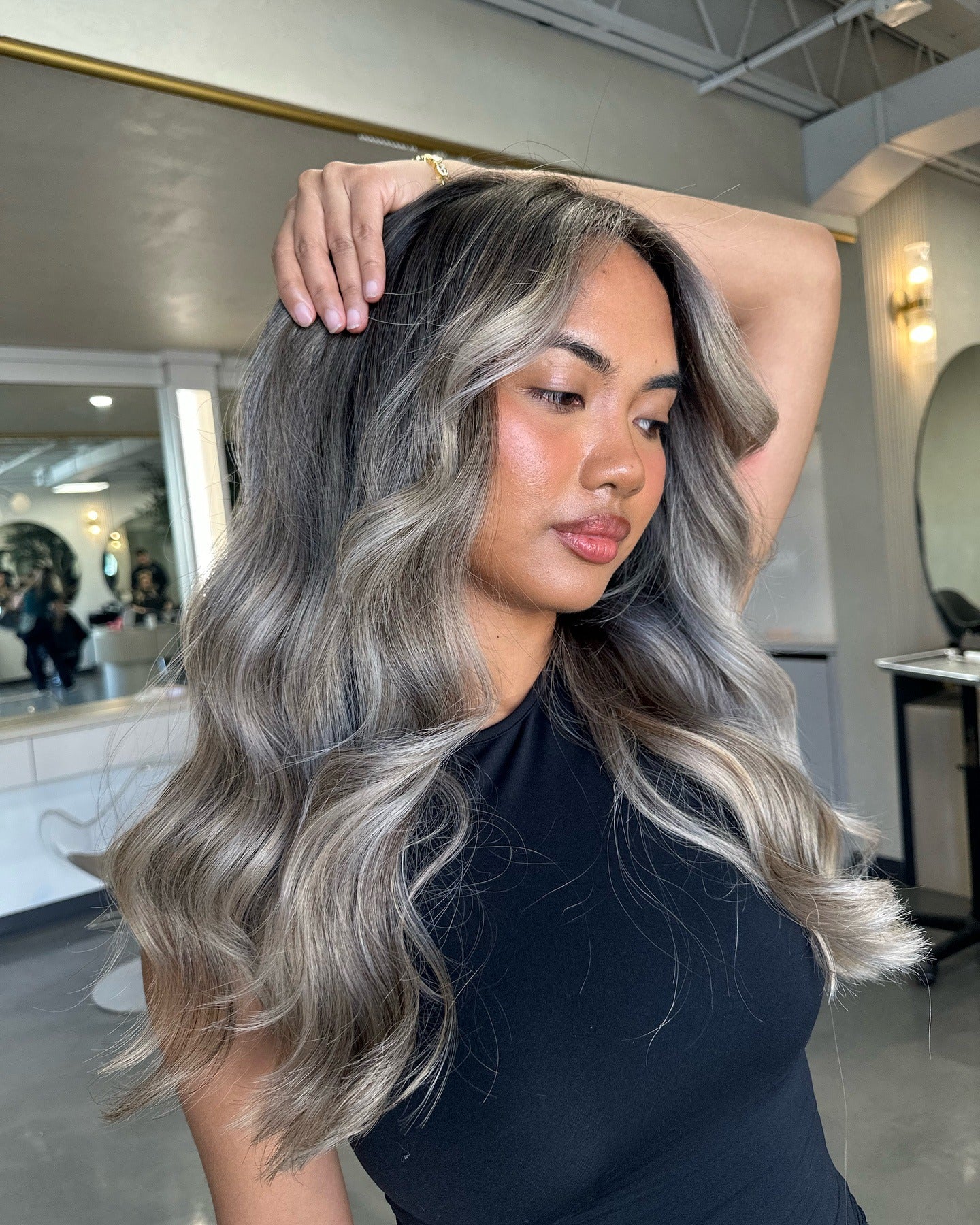 10. Dimensional Slate Ash Balayage (Ascheblonde Balayage)