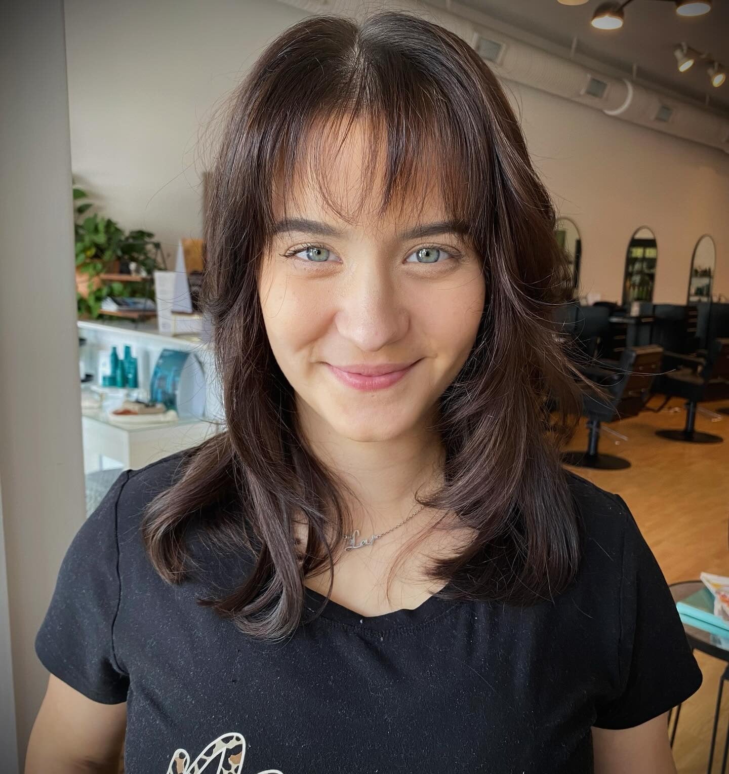 10. Espresso-Wolf-Schnitt mit Mikro-Pony (Wolf-Haarschnitt)