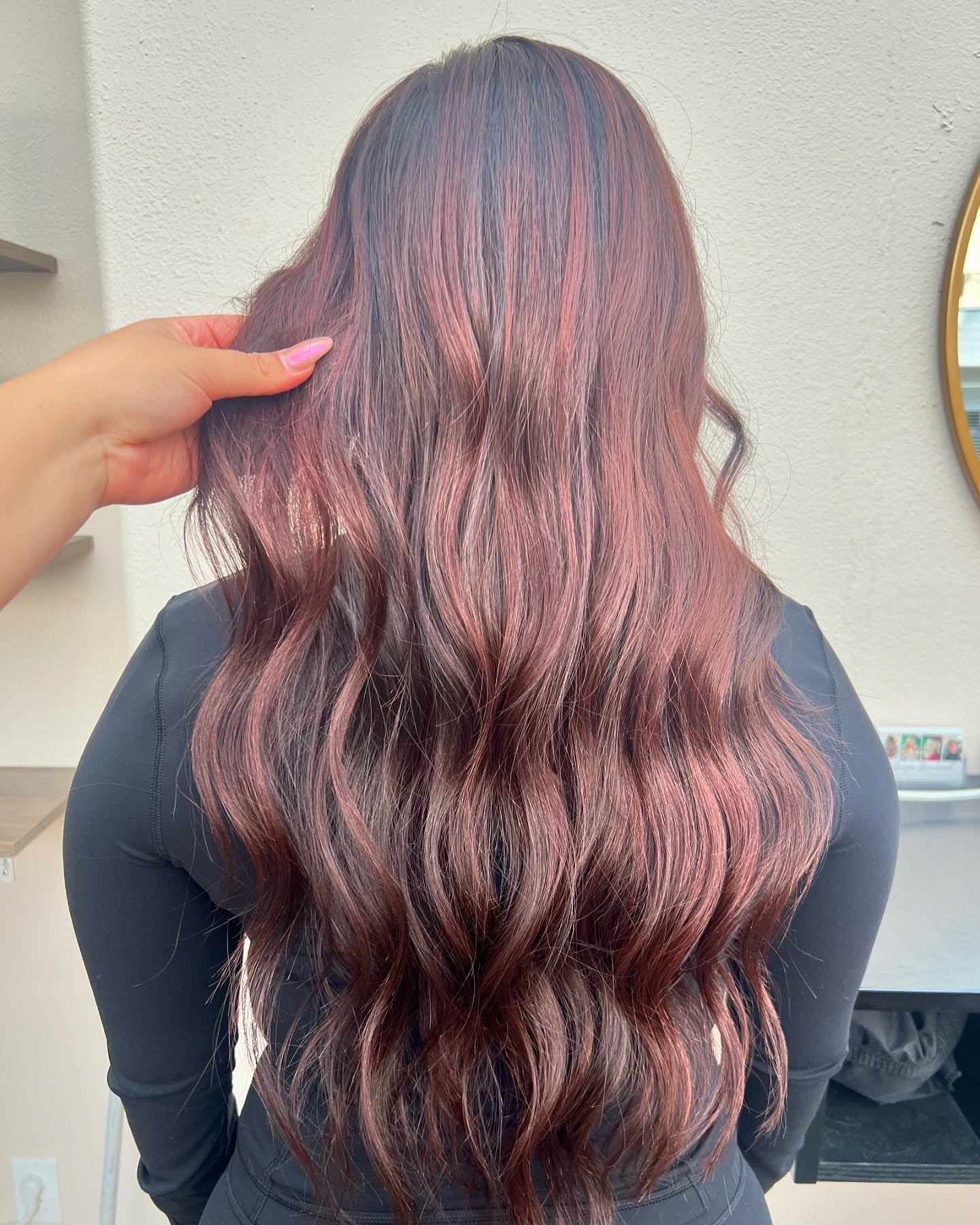 10. Wellen in voller Länge mit dunkelrot rot brauner Dimension (rotbraune Haarfarbe)