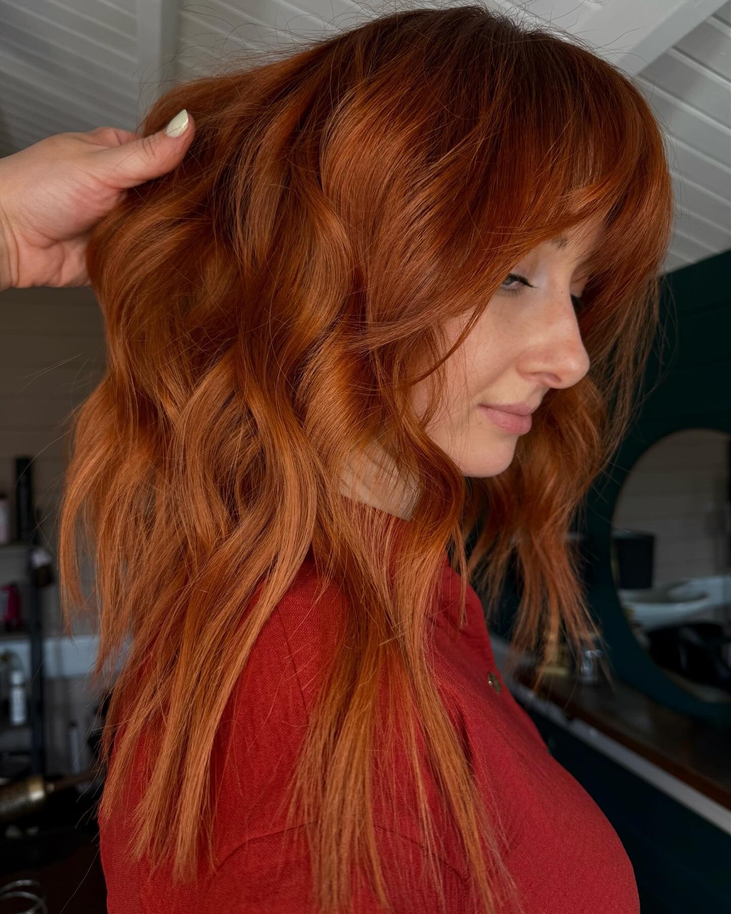 10. Ingwer-Kupfer-Wellen mit vollem Pony (Ingwer-Haarfarbe)