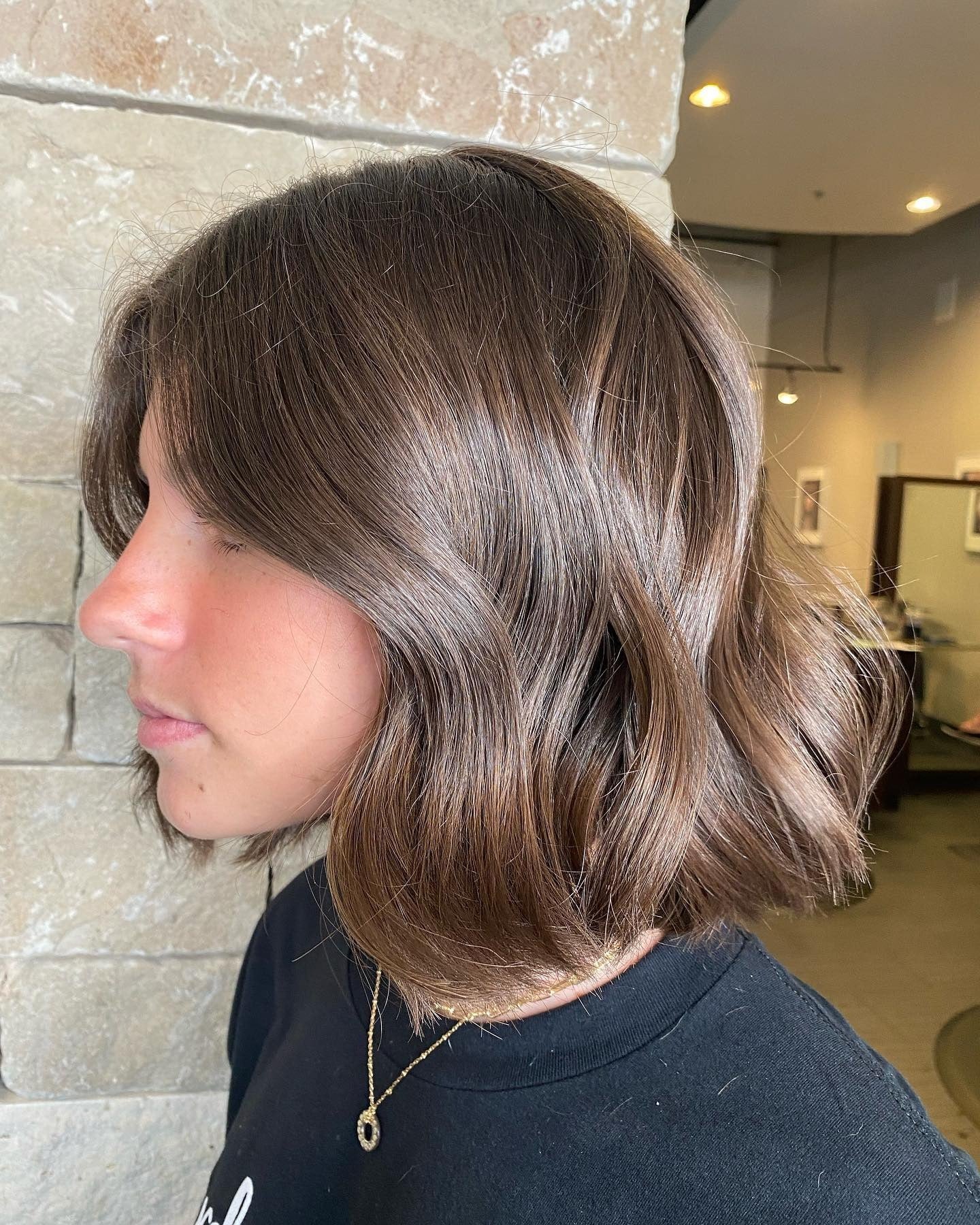 10. Glänzender gewellter Kakao-Bob (klassischer Bob-Schnitt)