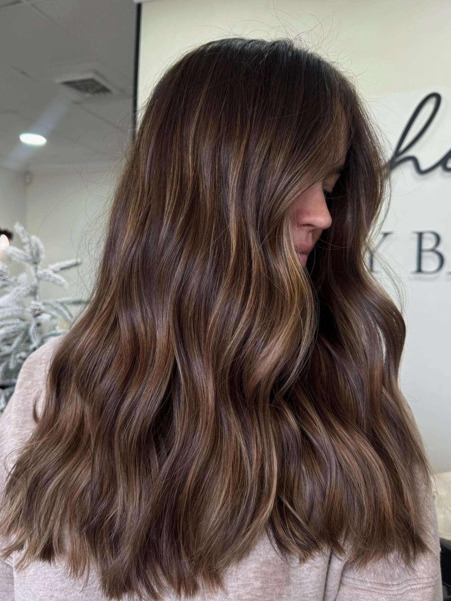 10. Glänzendes Honigbraun mit langen Schichten (Honigbraune Haarfarbe)