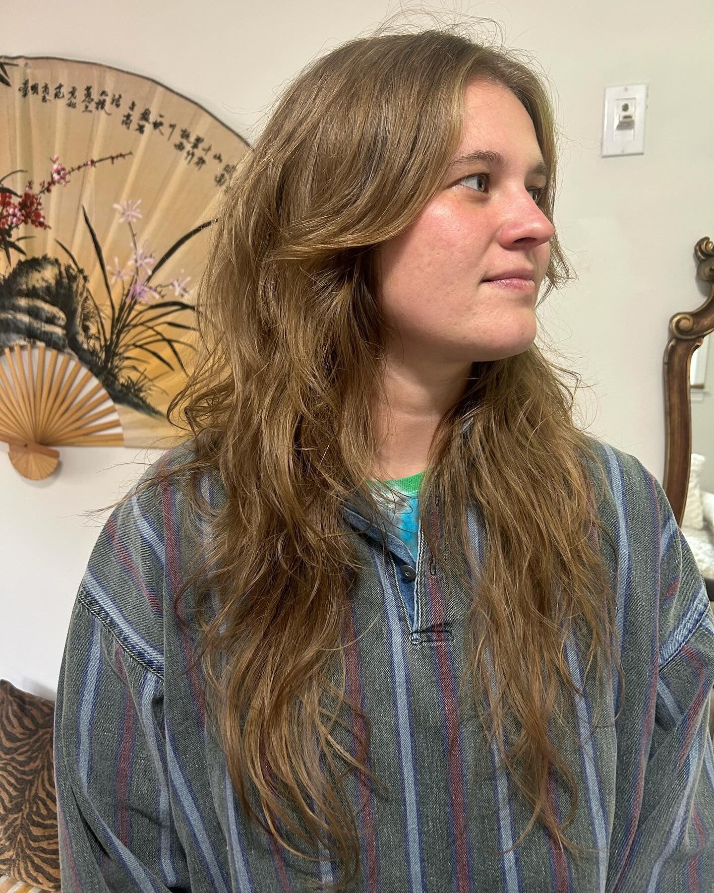 10. Honigbrauner, geschichteter Zottel mit auffälligen Fransen (langes, struppiges Haar)