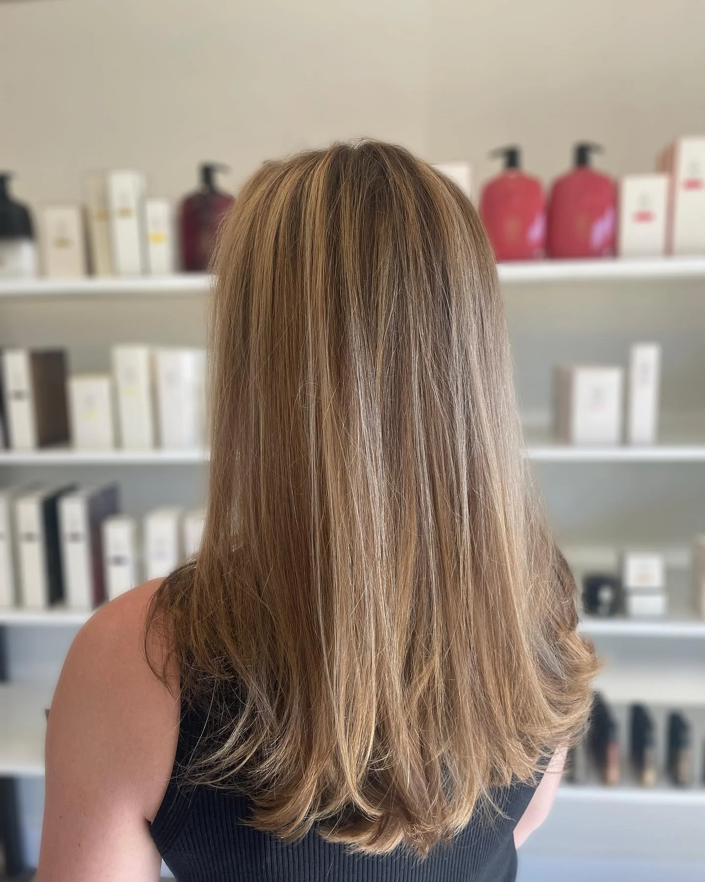 10. Honig-Karamell-Wellen auf schulterlangem Schnitt (Karamell-Haarfarbe)