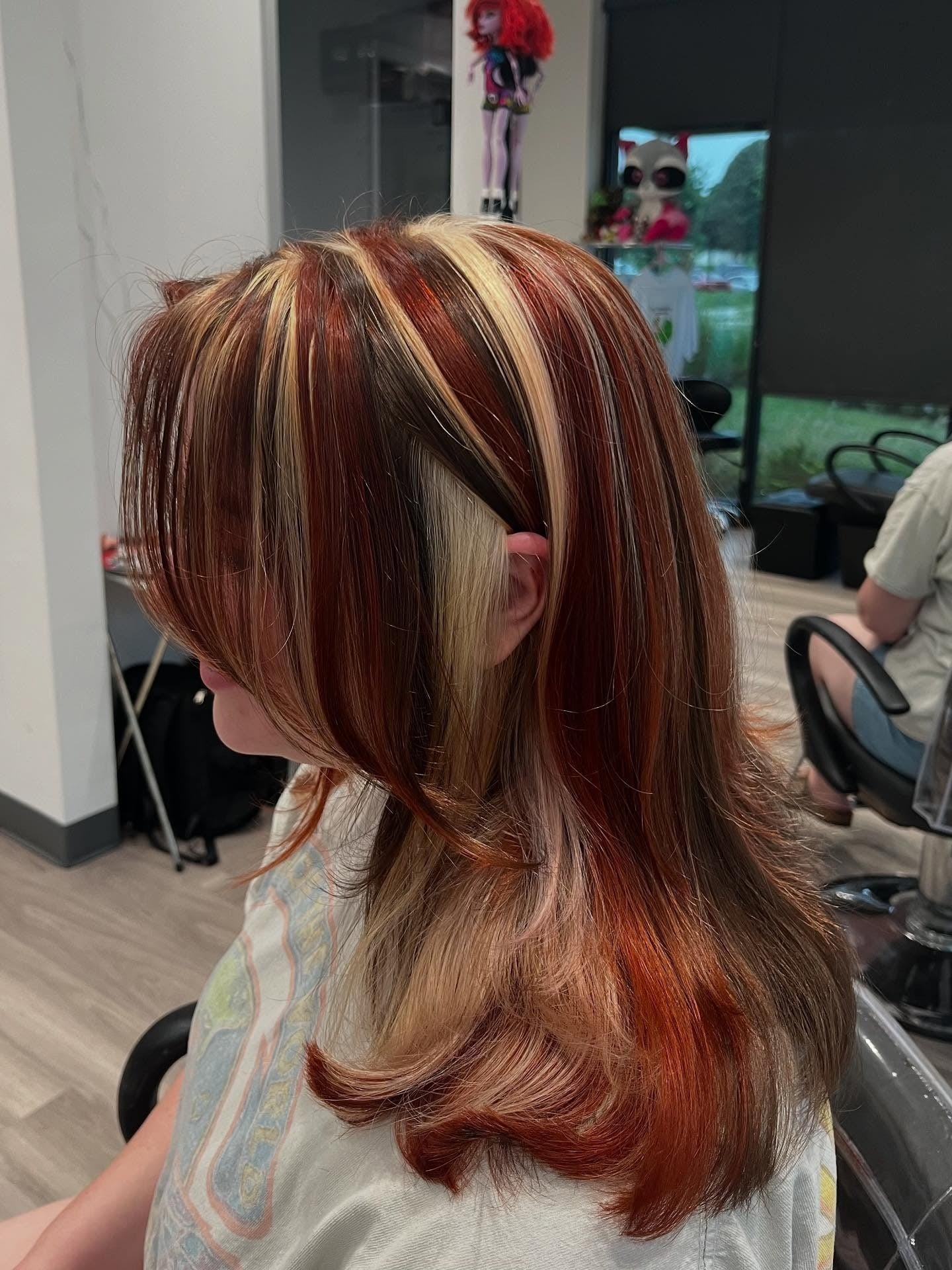 10. Schicht rote, blonde und karamell gestreifte Haare (rotes Haar mit Highlights)