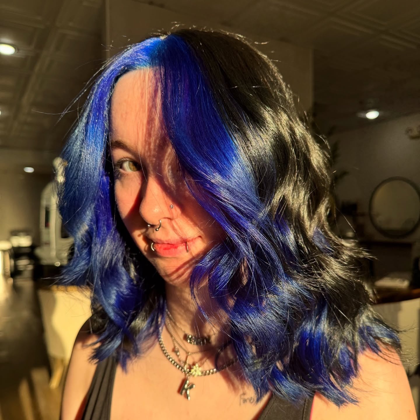 10. Mitternachtsblaue Tafeln (lebendige Haarfarbe)