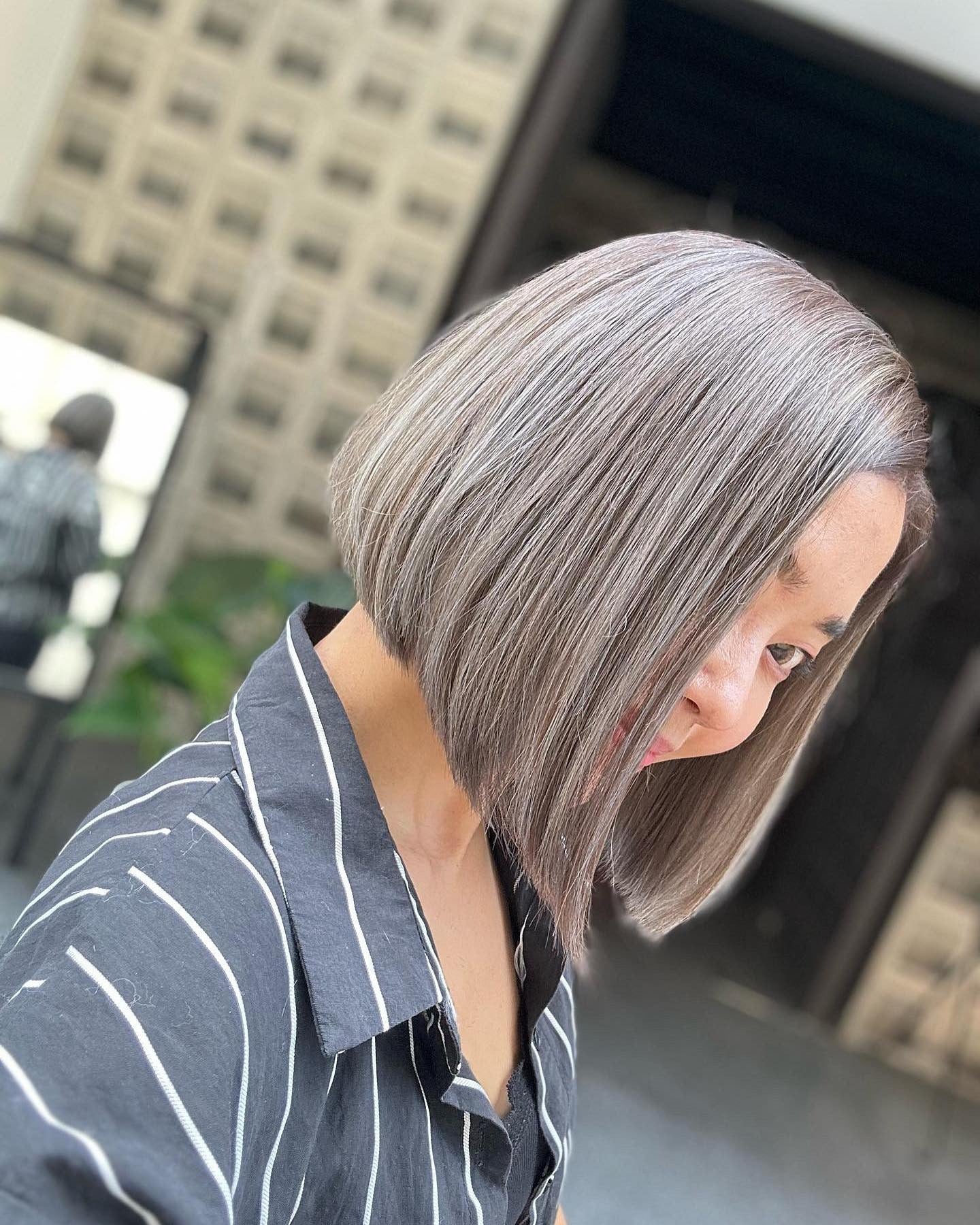 10. Zinn Silberwinkel Bob (asymmetrische Bob -Frisuren)