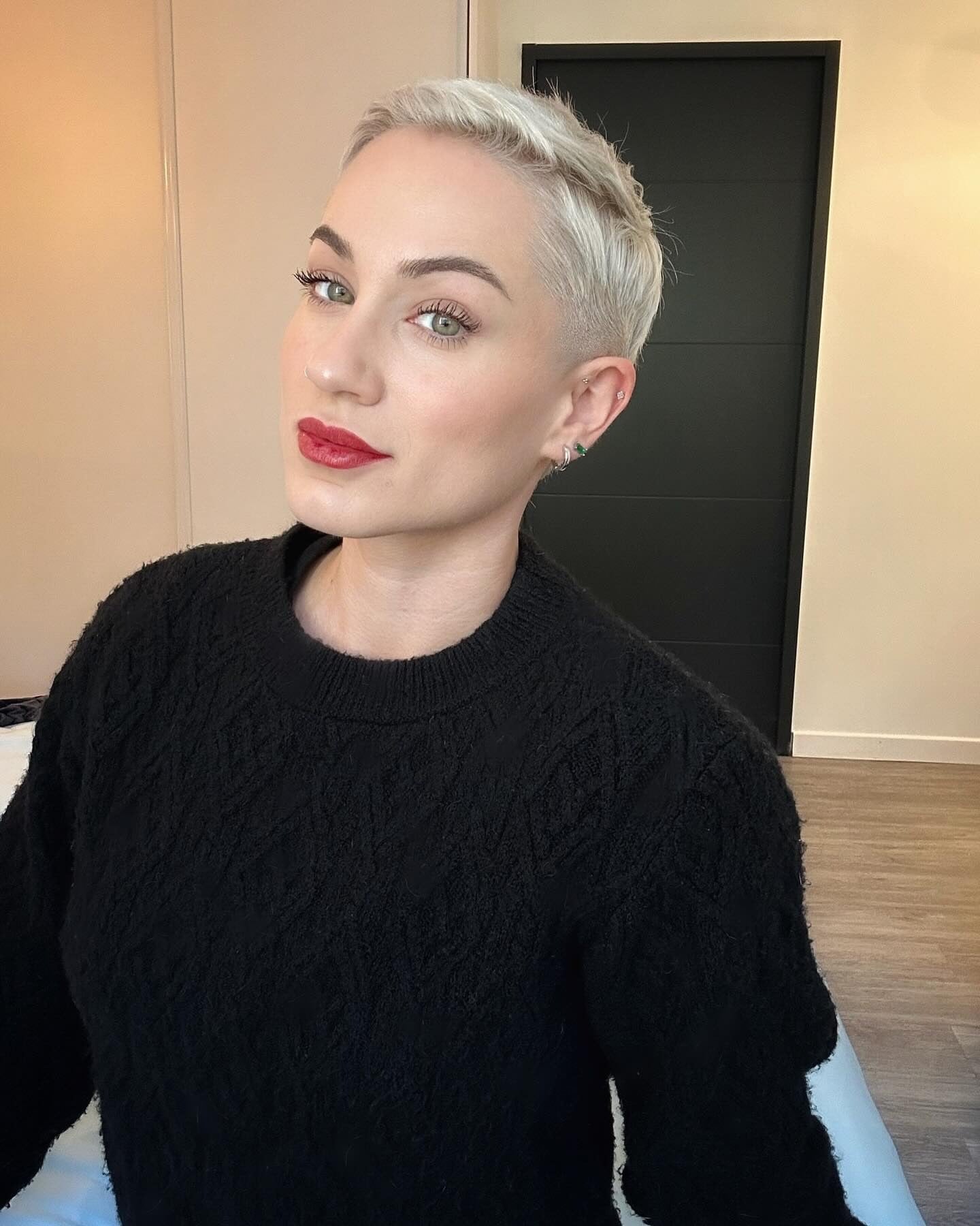 10. Platinum Ultra-Short Pixie (Pixie geschnitten für dünne Haare)