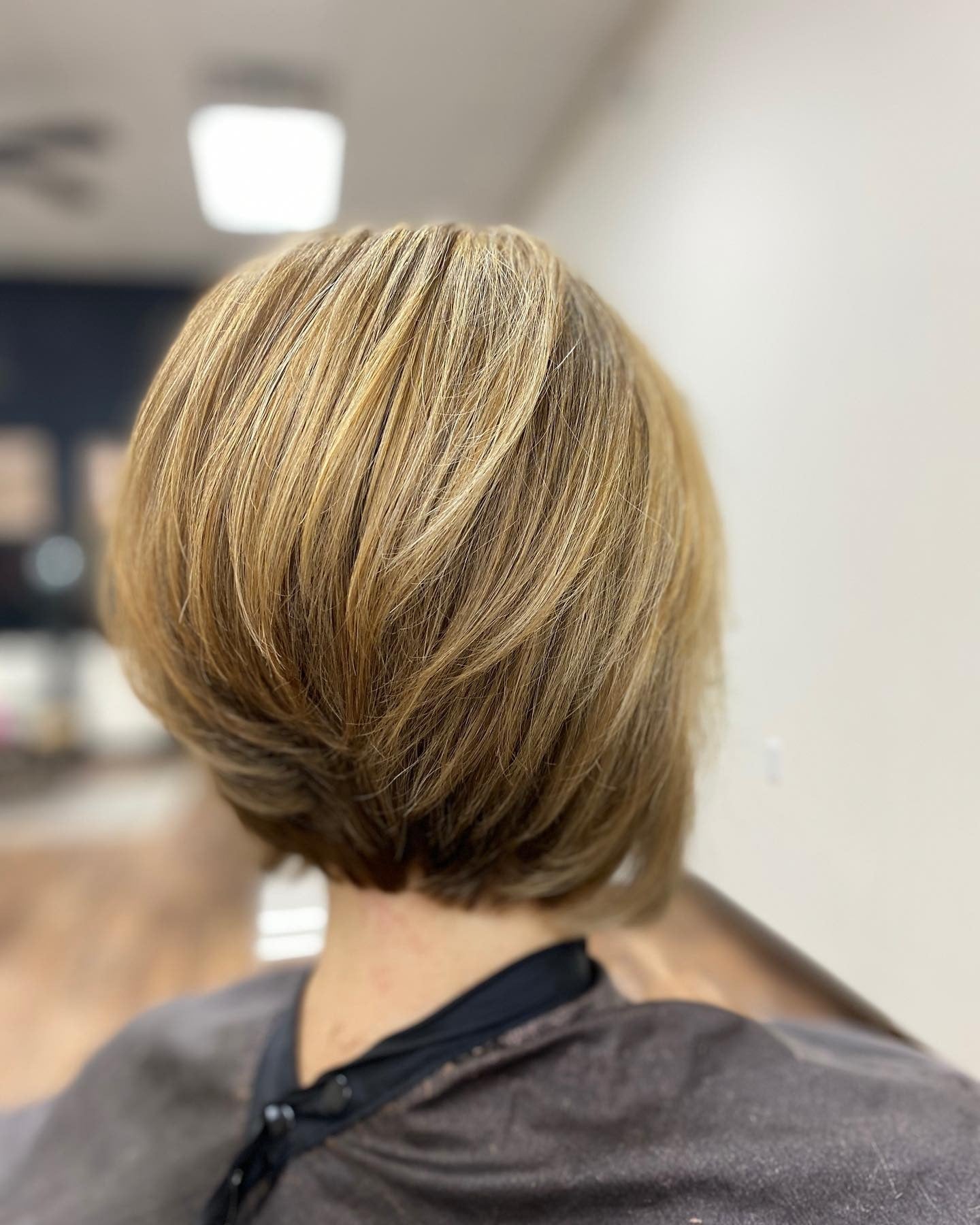 10. Polished Sandy Blonde Stack (gestapelte Bob -Haare)
