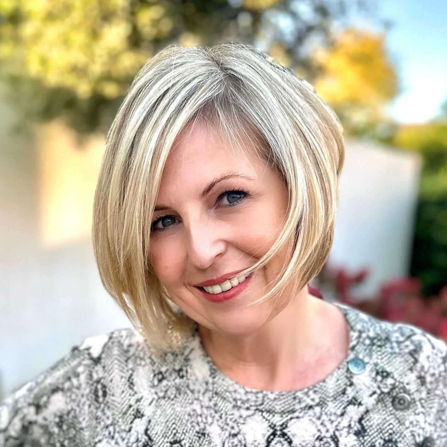 10. Raffinierter Stufen-Bob in sanftem Silberblond (kurzes Bob-Haar)