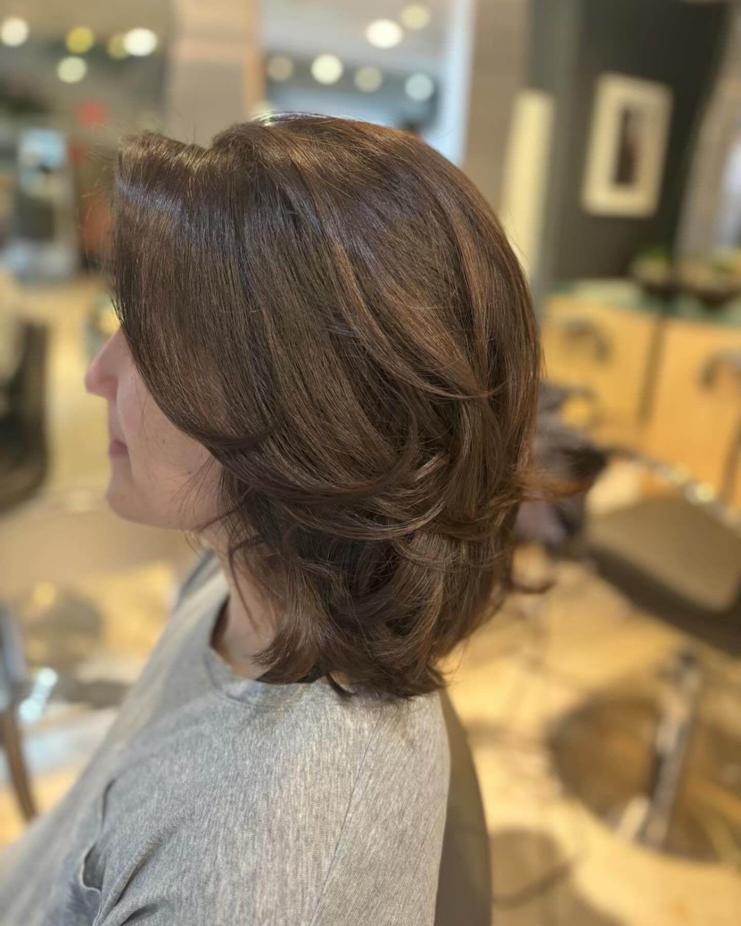 10. Reiche brünette Bob mit Hifted Crown (lang geschichtter Bob)