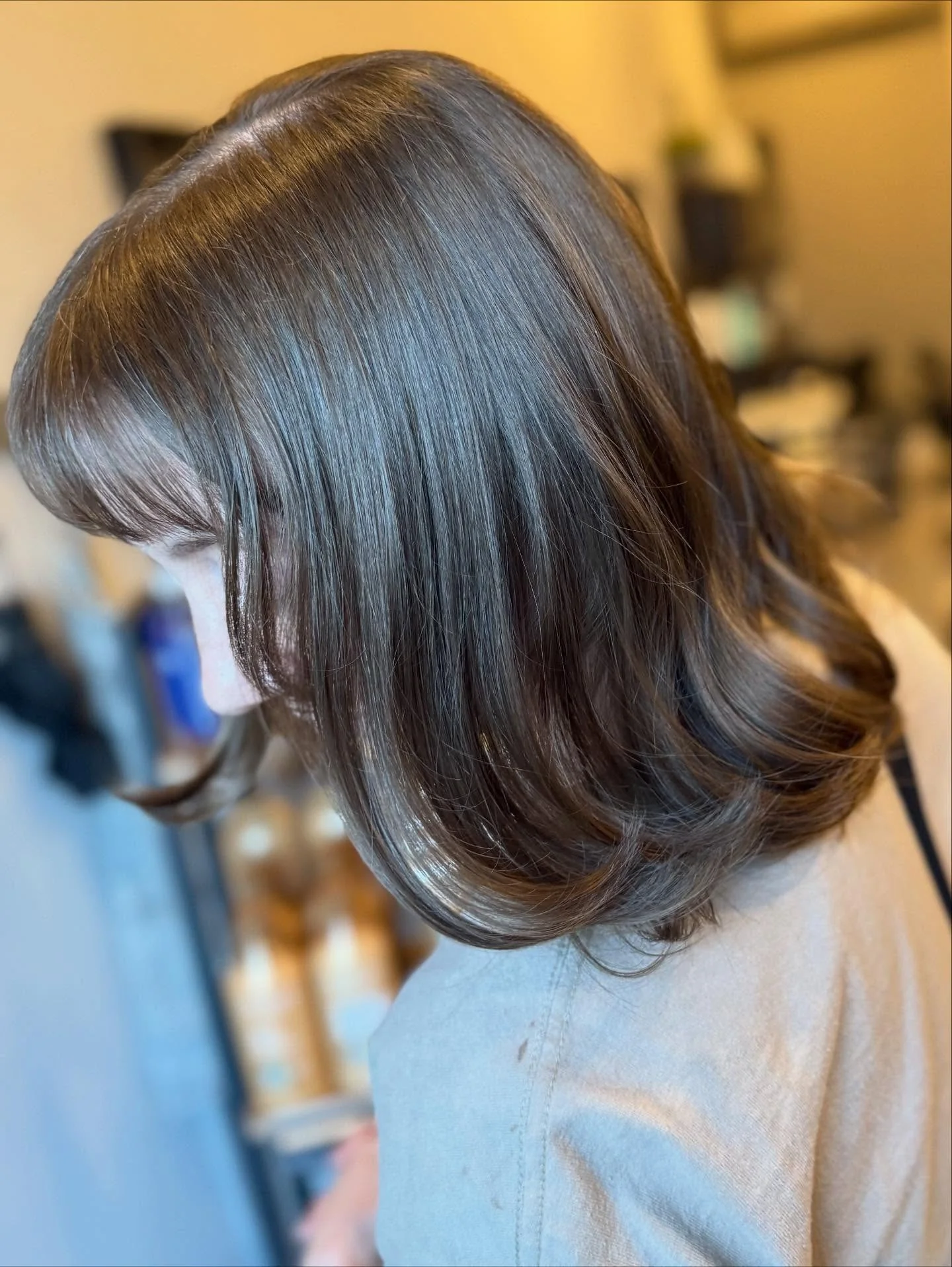 10. Abgerundeter schulterlanger Schnitt mit vollem Pony (schulterlanges Haar)