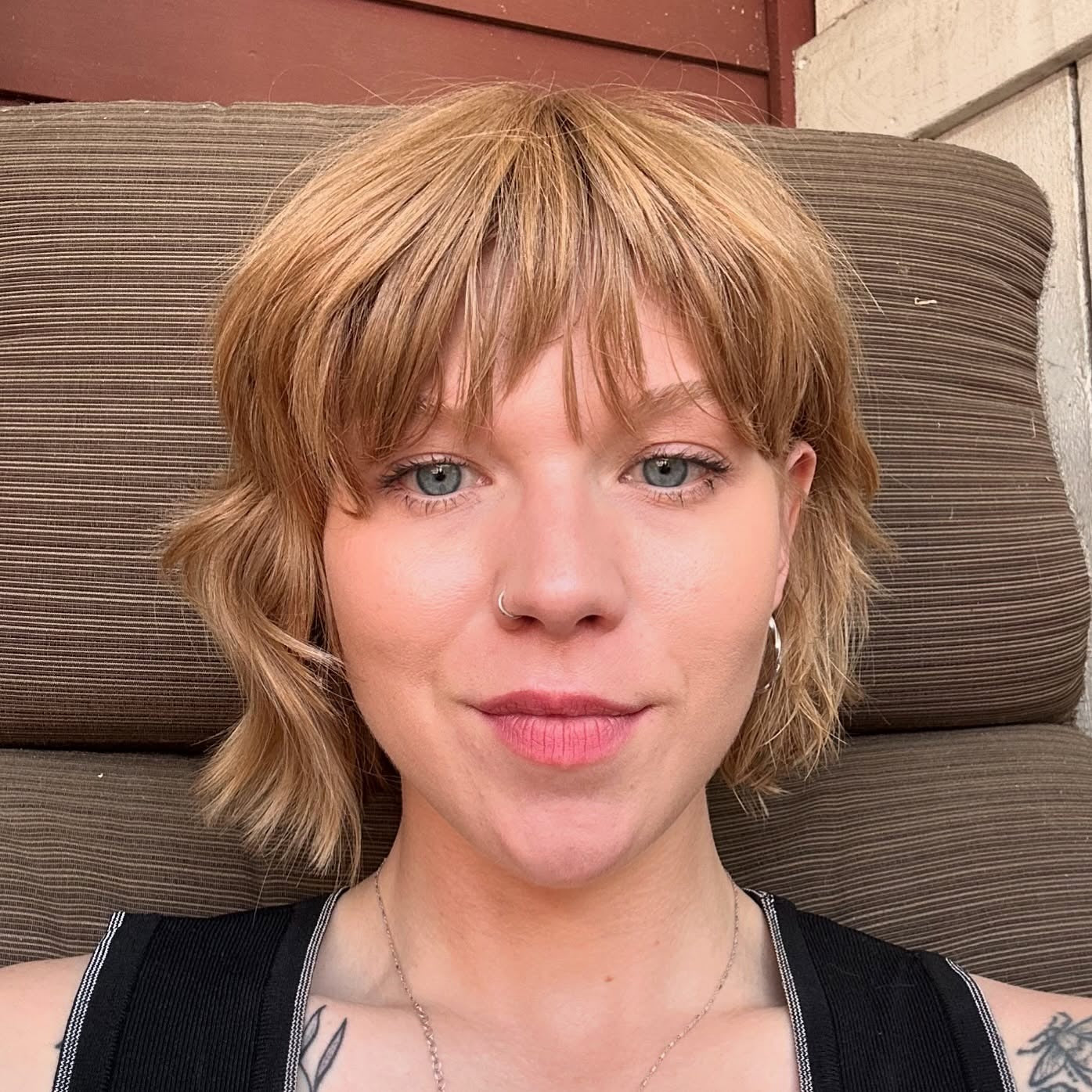 10. Sandy Blonde Shag mit abgehacktem Rand (kurze zottelige Haarschnitte)