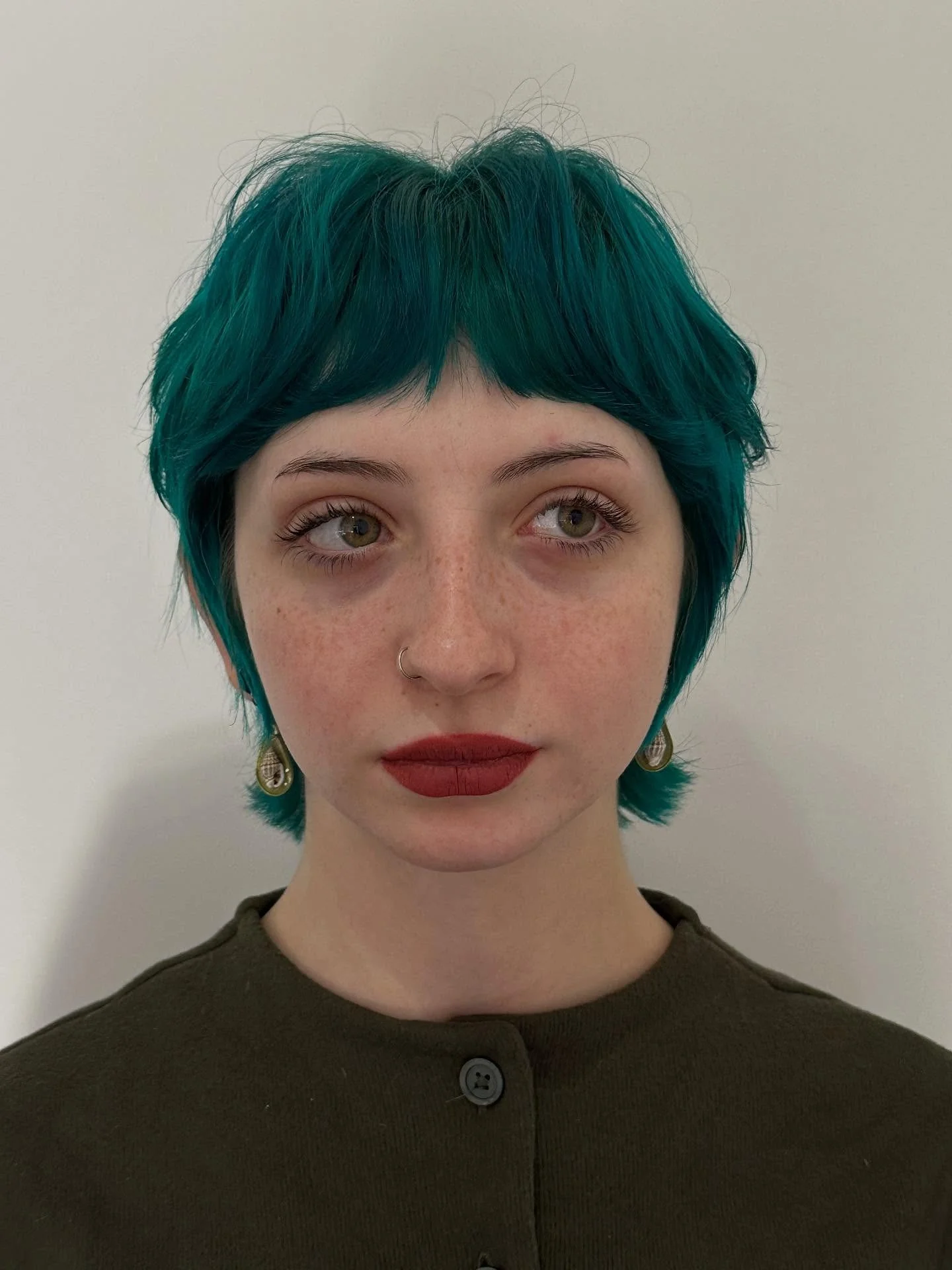 10. Shaggy Pixie mit tiefblaugrüner Farbe (Shaggy Pixie Haircut)