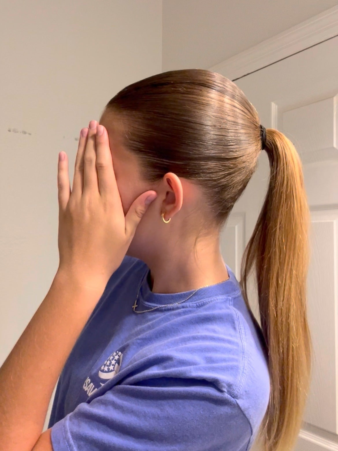 10. Schlanker hoher Pferdeschwanz auf Golden Brown (Volleyball -Frisuren)