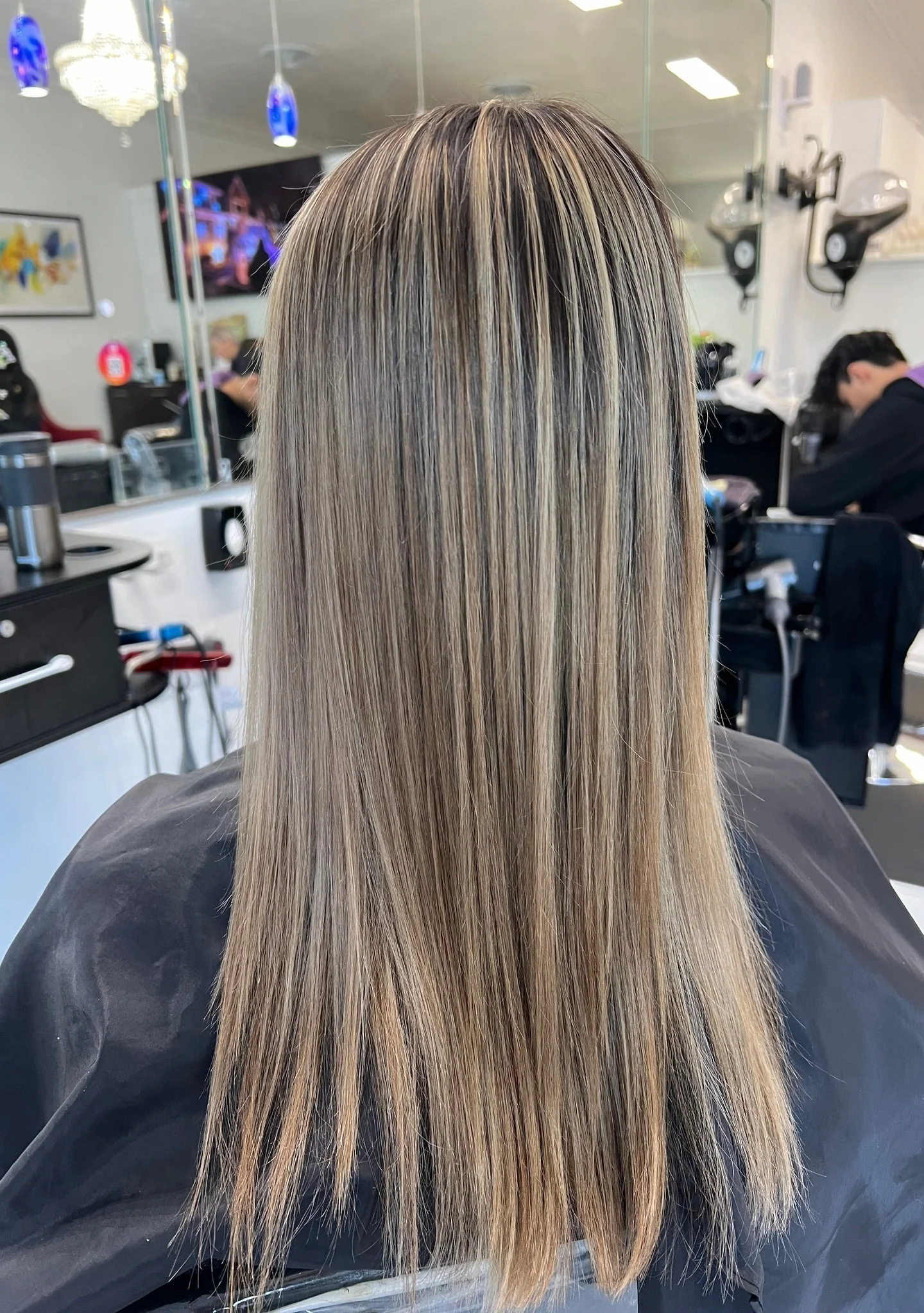 10. Rauchiges Beige-Blond-Balayage mit glattem, glattem Finish (Balayage-Haarfarben)