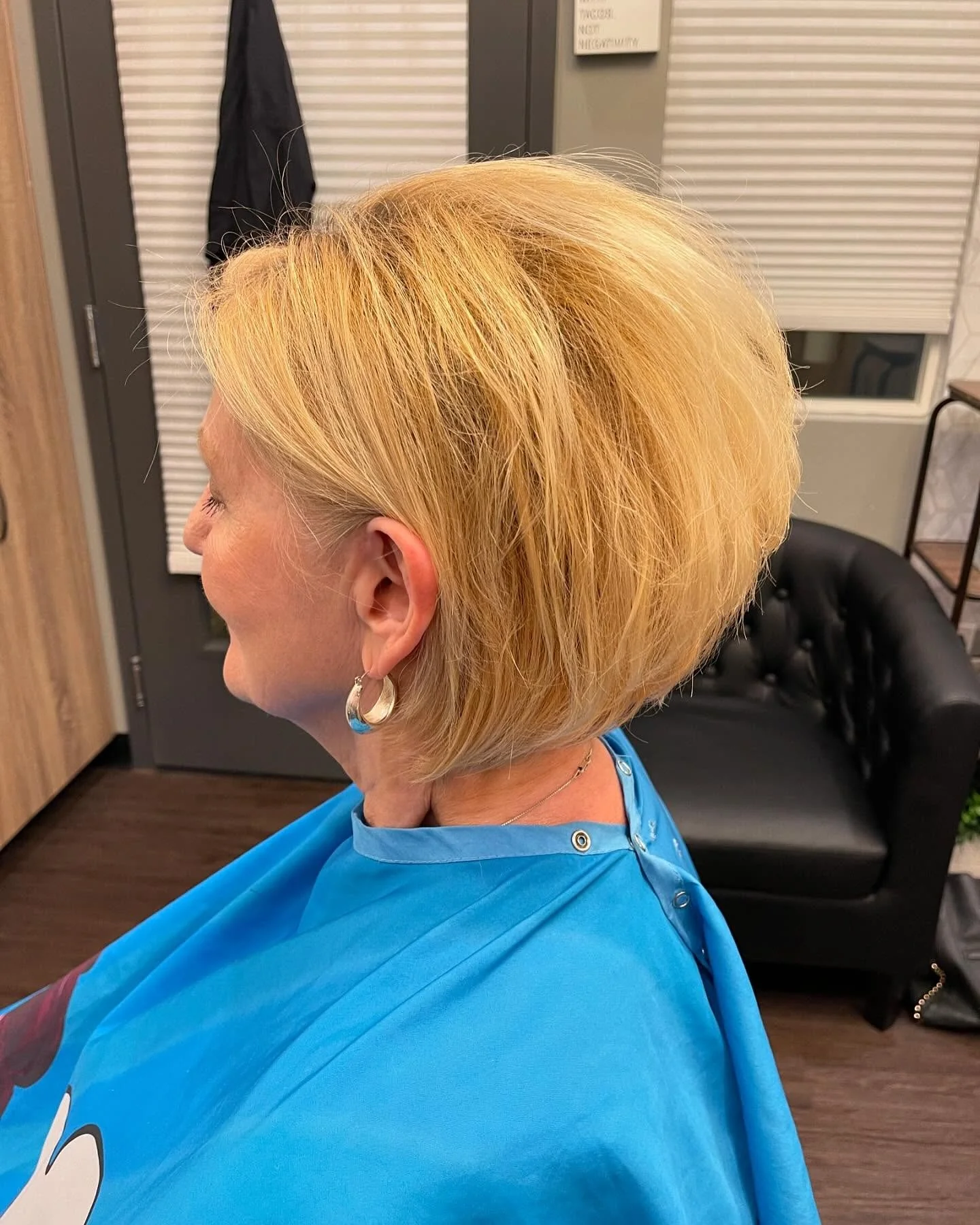 10. Sanfter goldblonder gestapelter Bob mit leichter Schichtung (gestapeltes Bob-Haar)