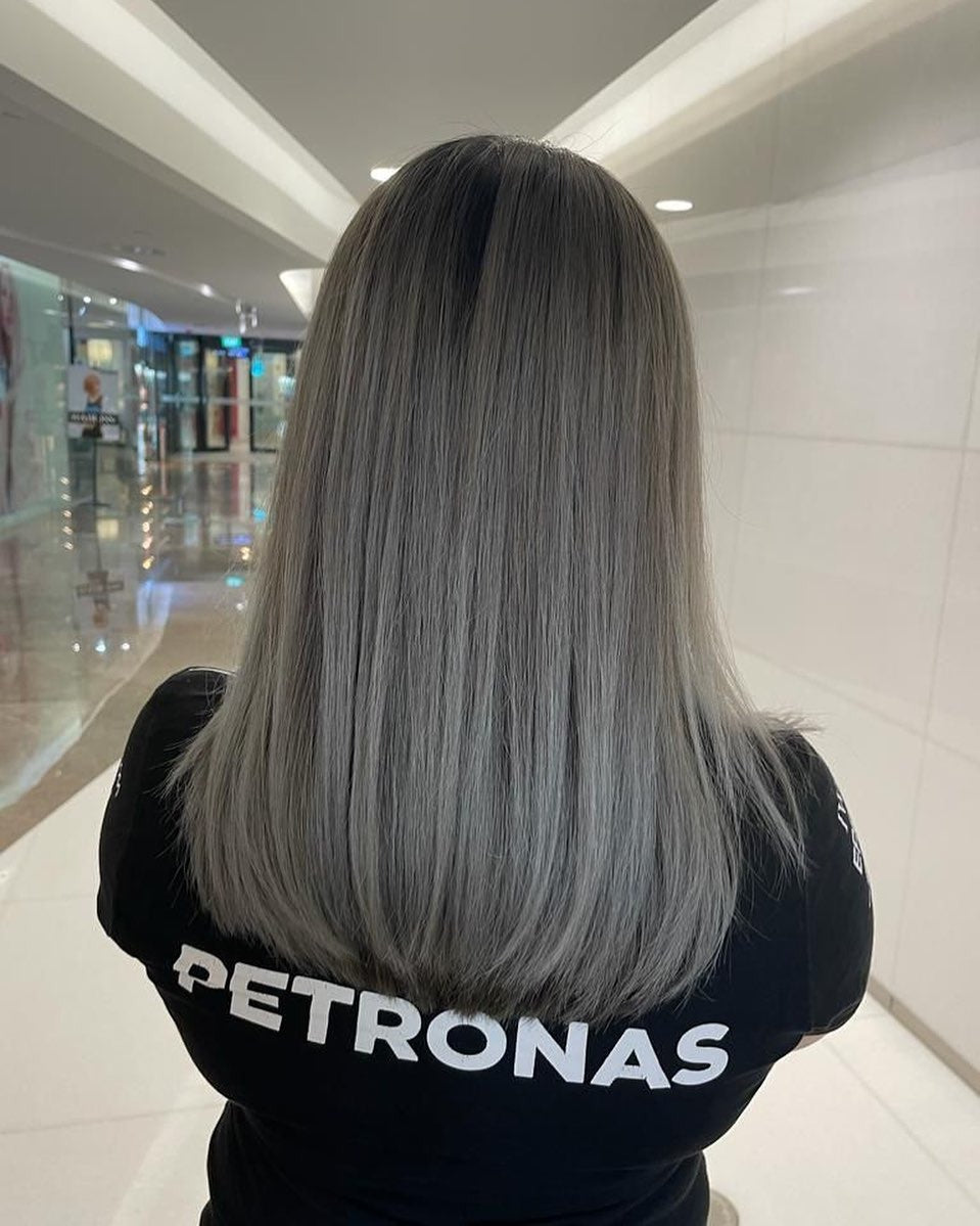 10. Straight Ashgrau Ombre (Asche Haarfarbe)