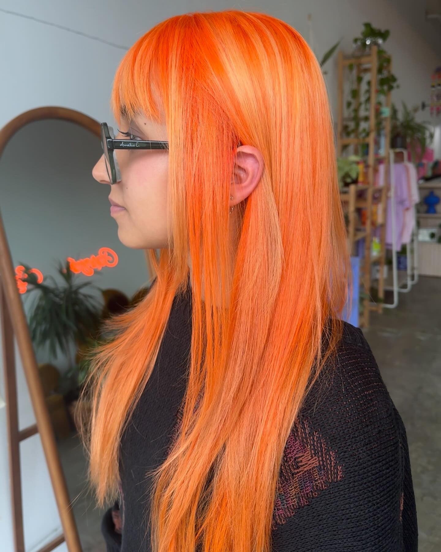 10. Gerade Neonorange mit Randschichten (orangefarbene Haarfarbe)
