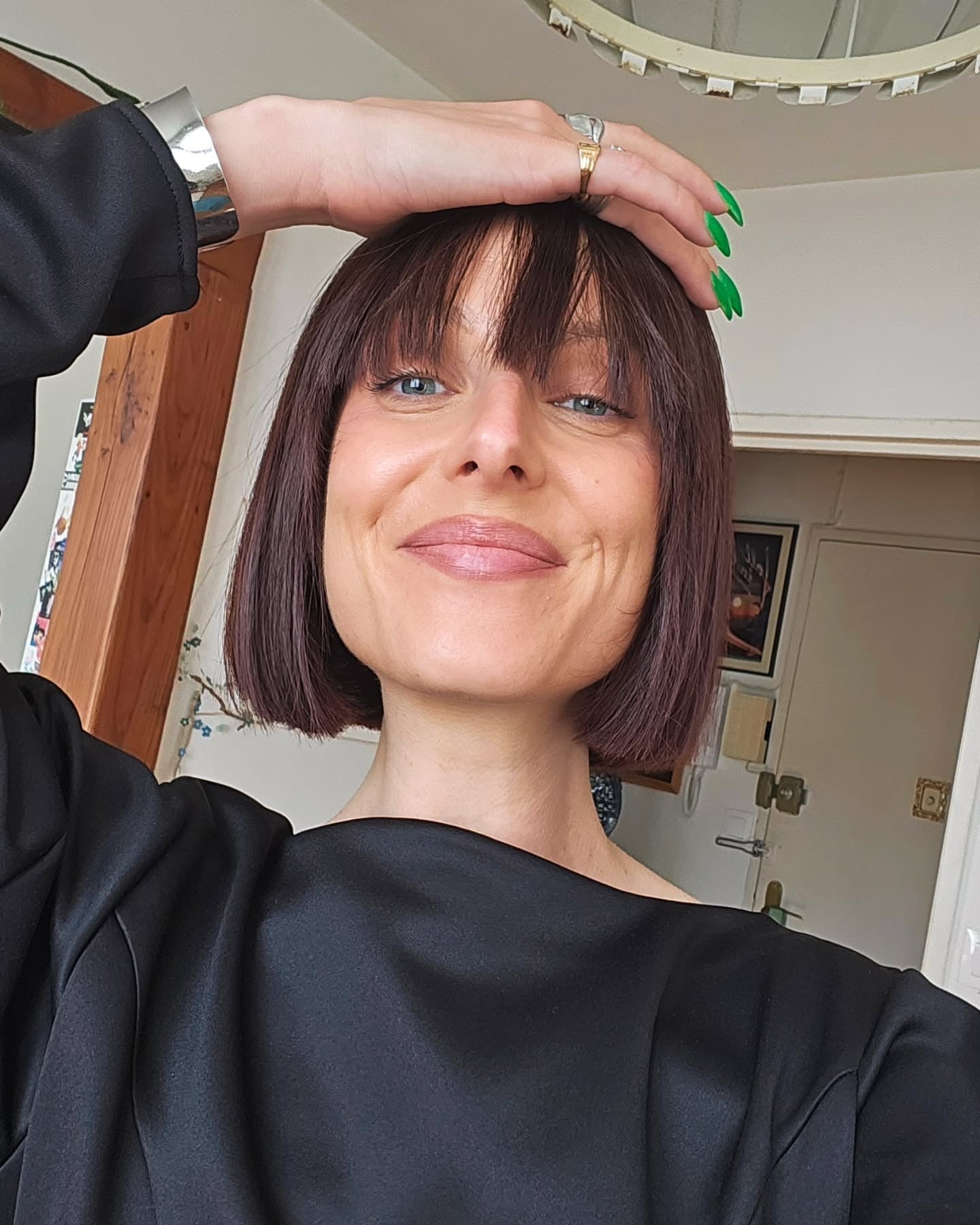 10. Straight Plum-Tinted Bob mit Stückchen Pony (Bob Frisuren mit Pony)