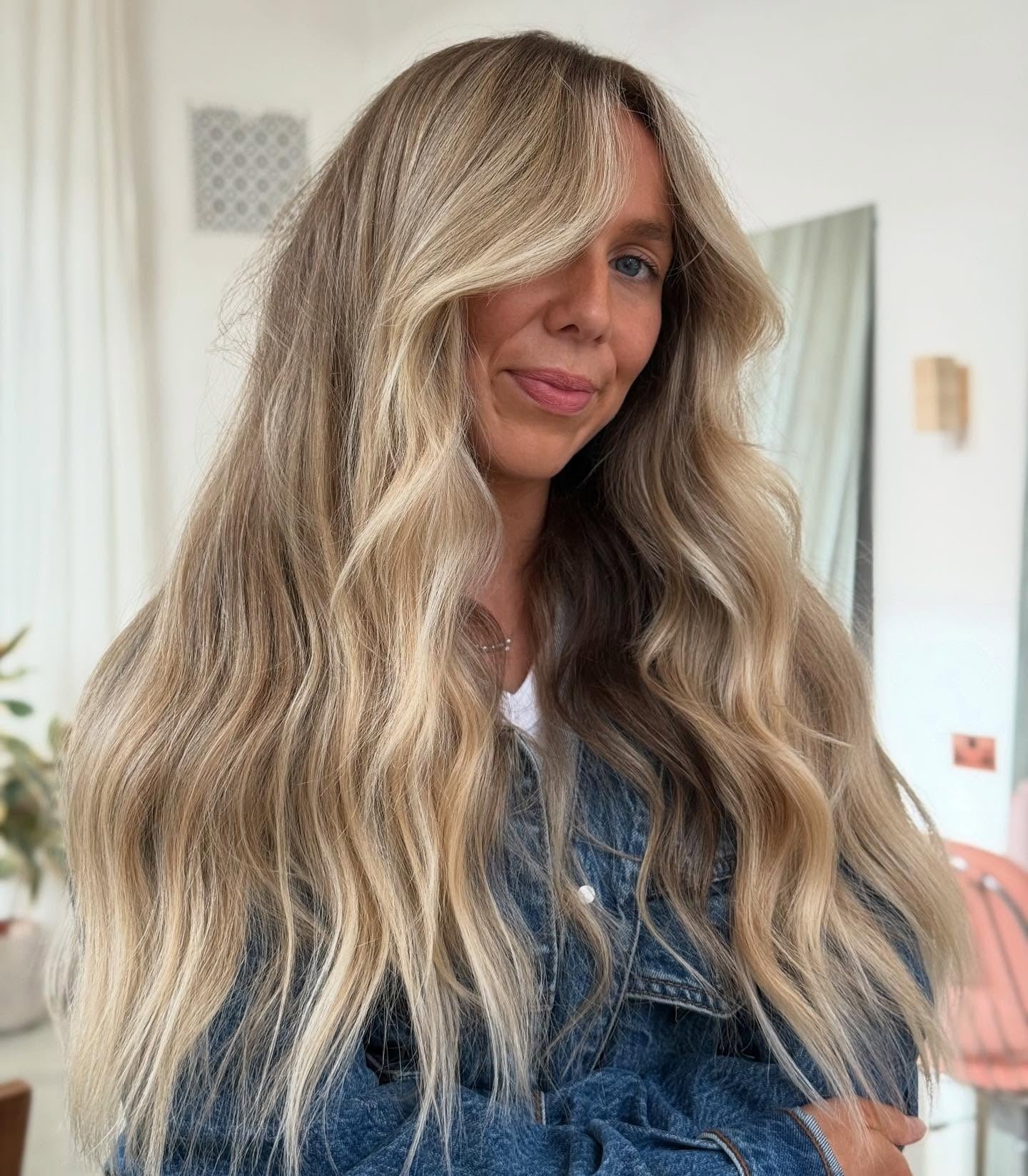 10. Sonnenküsse Blonde mit weichen Strandlöcken (langes blondes Haar)