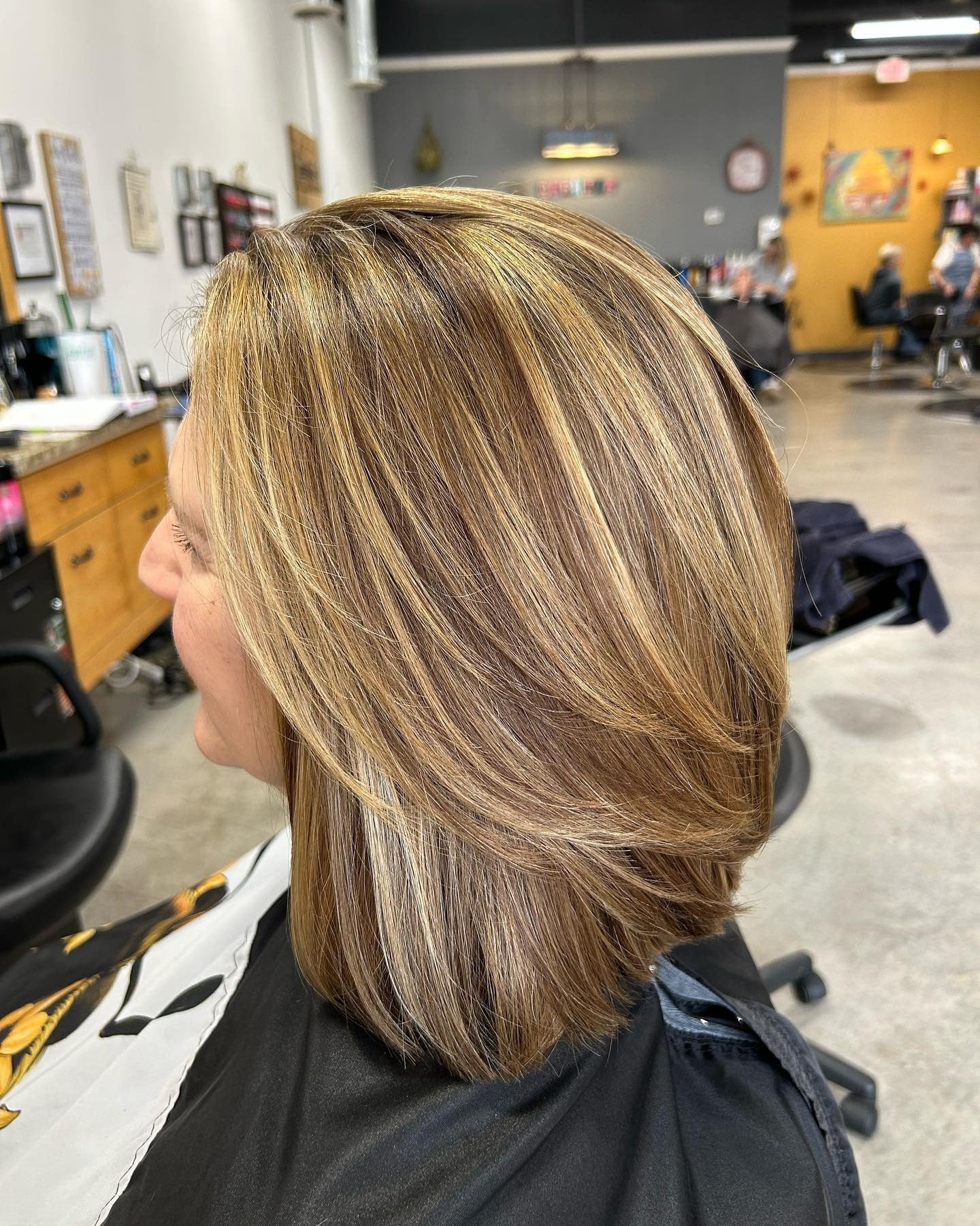 10. Sonnenbeschienener honigblonder Bob mit losen Schichten (Long Layered Bob)