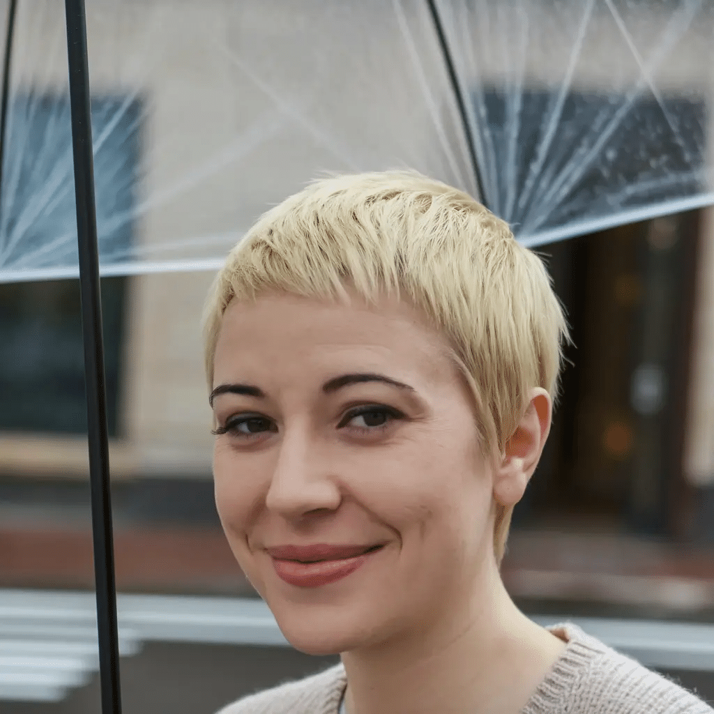 11. Micro Bleach Pixie mit stumpfer Textur