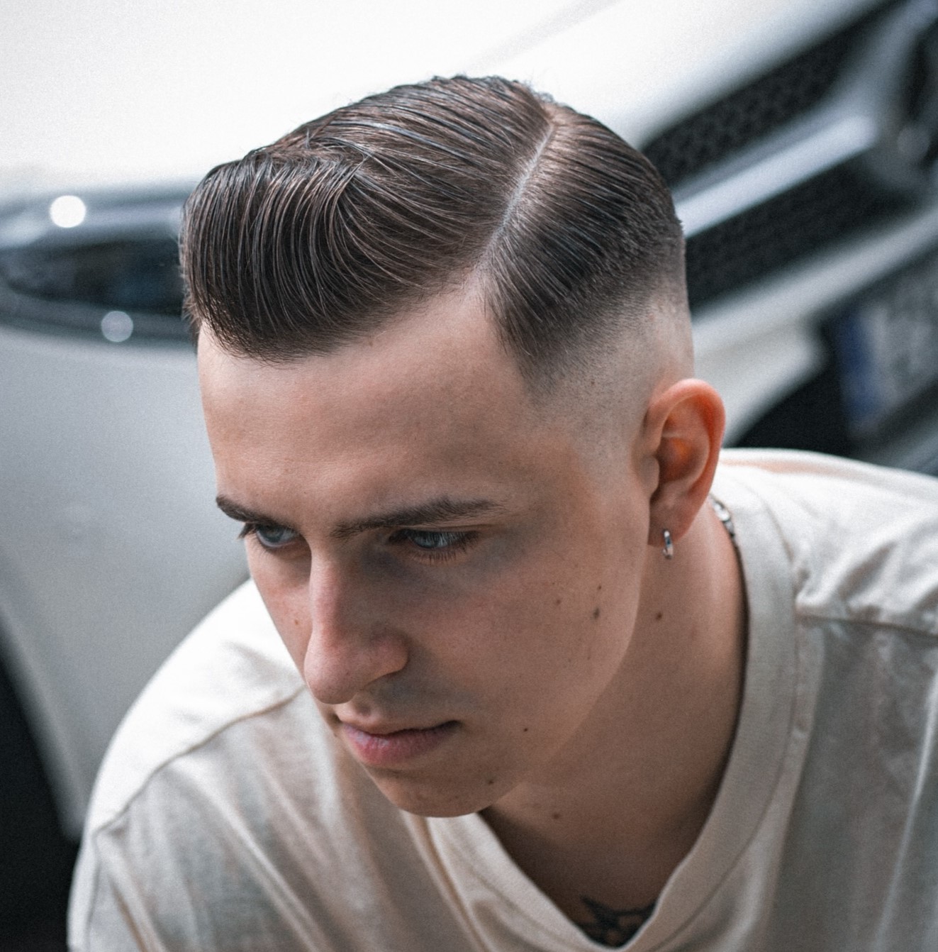 Quiff -Kamm mit kahlen Verblassen