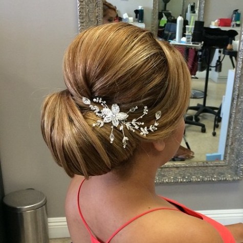 26 Hochzeitshaar Hochsteckfrisuren für elegante Bräute Hochzeit Chignon mit einem Bouffant