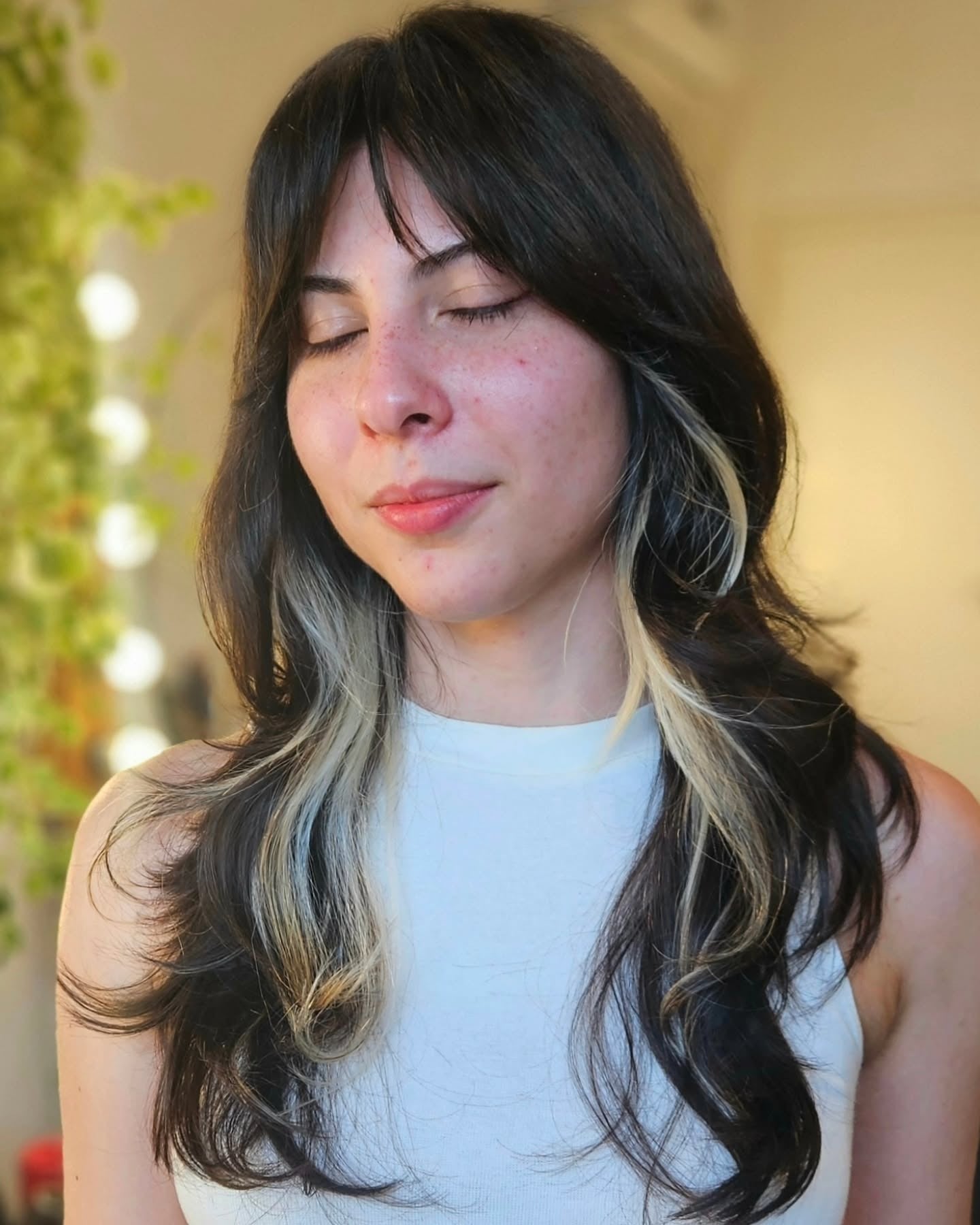 11. Schwarzer Shag mit Platin -Gesichtsrahmen (zotteliger Haarschnitt)