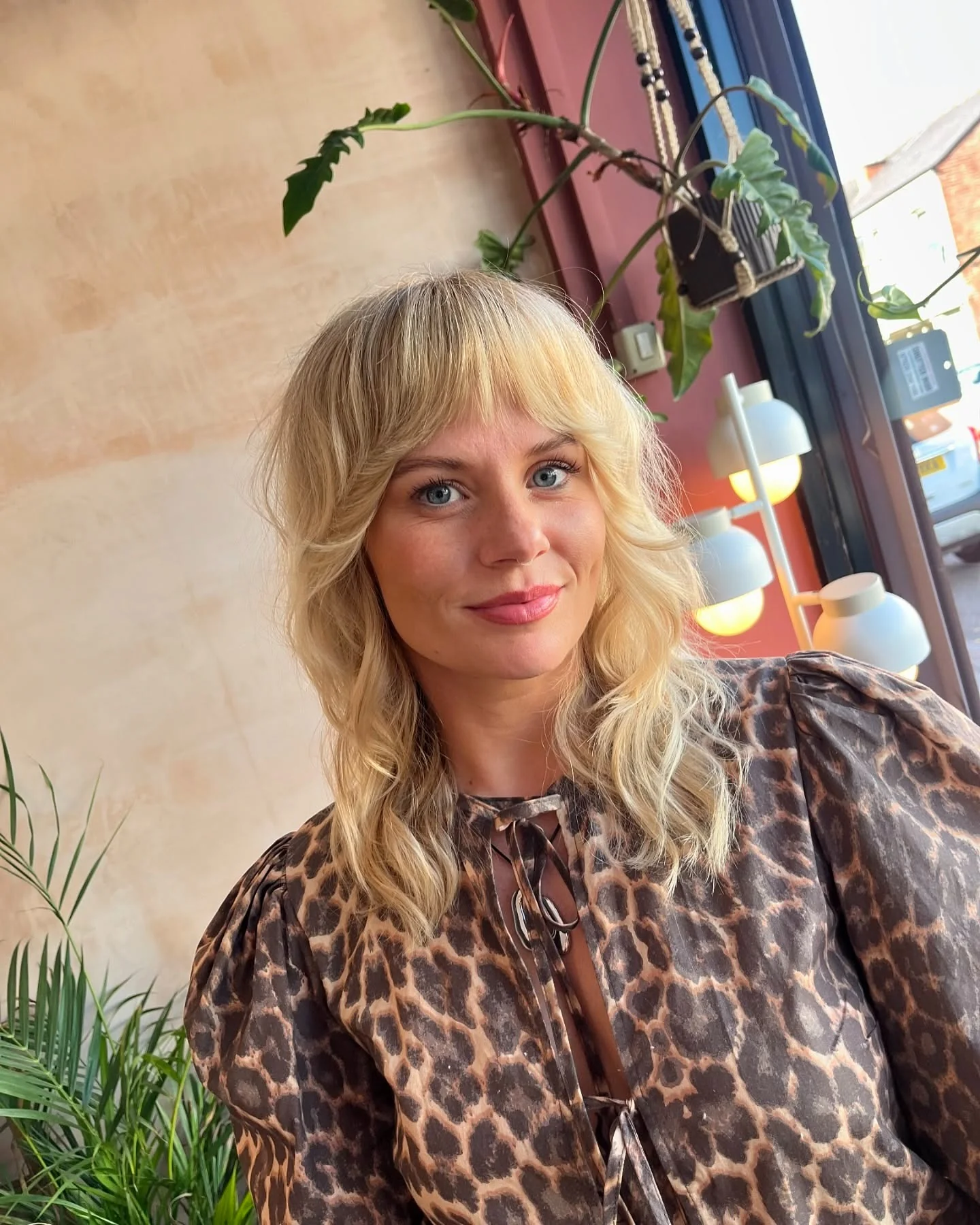 11. Butterblonder weicher Shag mit Vorhangfransen (Rasiermesserschnitt-Frisuren)