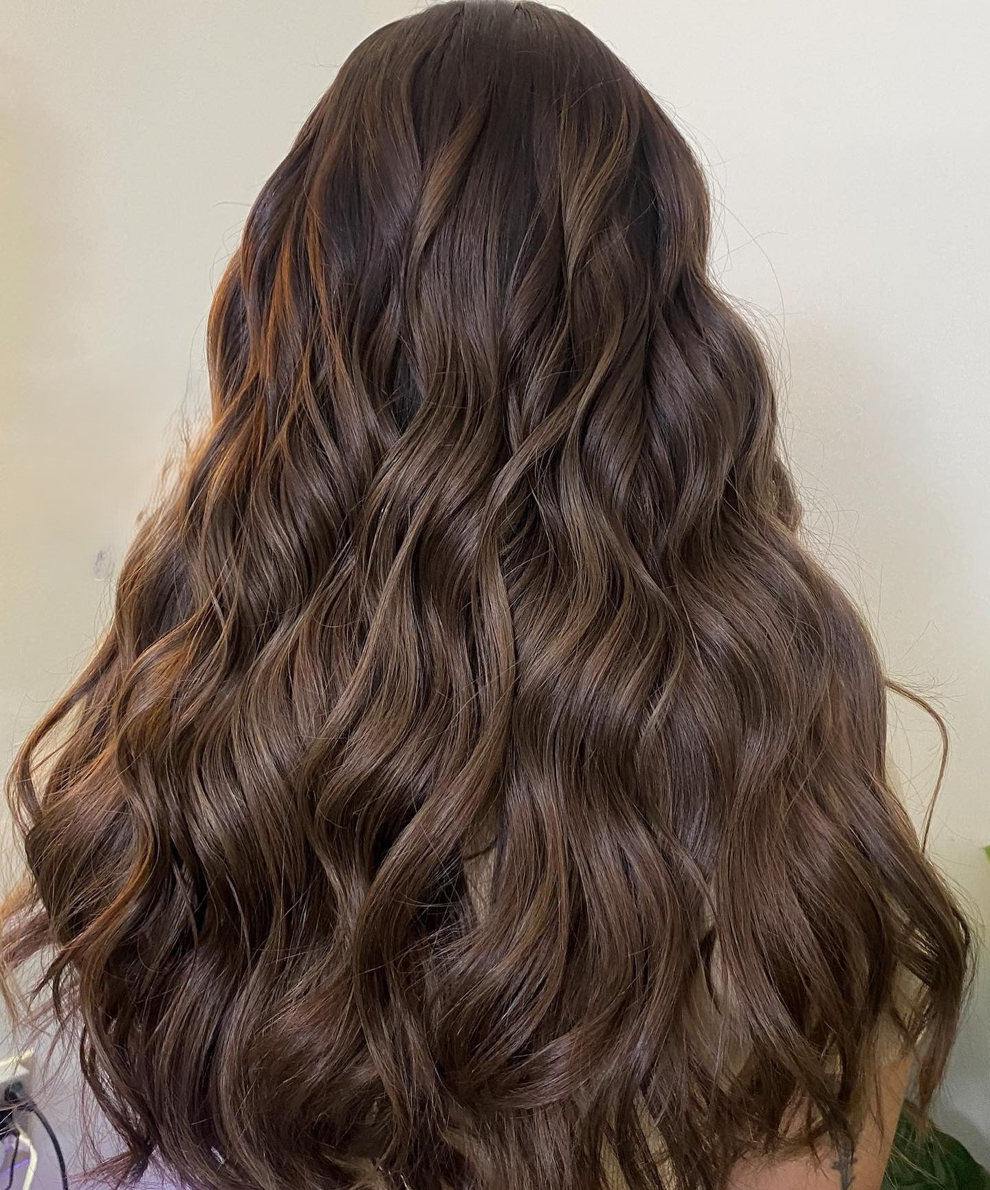 11. Kastanienbraune Sandwellen mit subtiler Dimension (Sandbraune Haarfarbe)