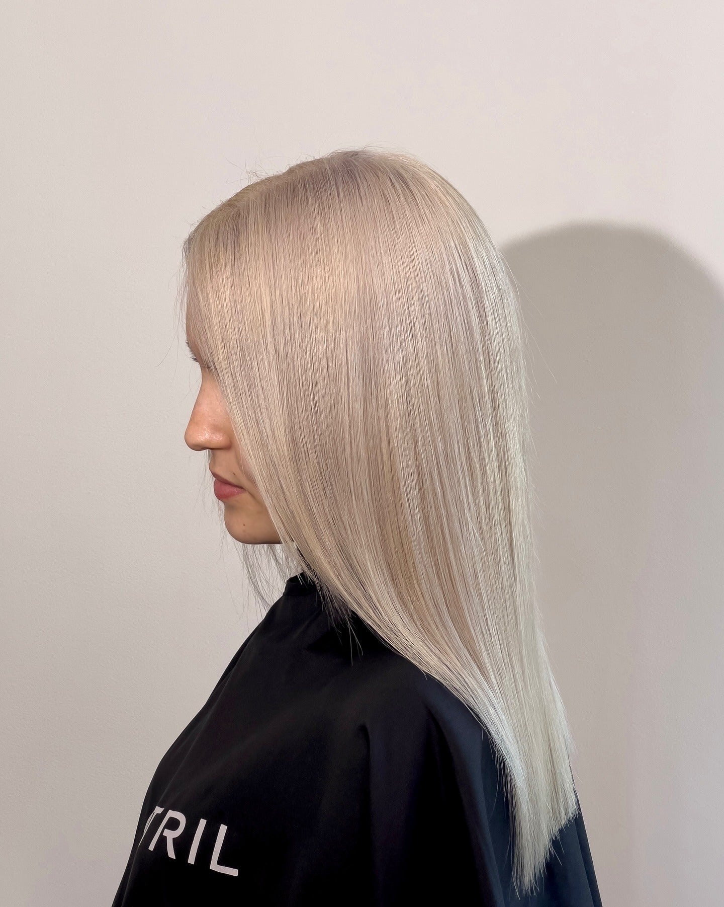 11. Chic Platinum gerade Schichten (Platinblondes Haar)