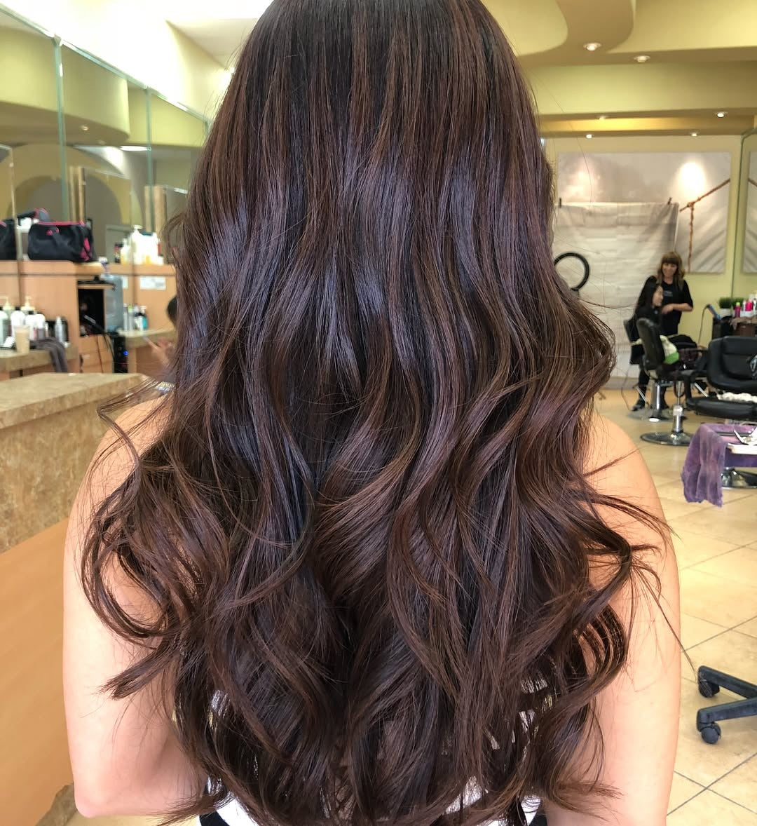 11. Kakaowellen mit weichen Schichten (mittlere braune Haarfarbe)