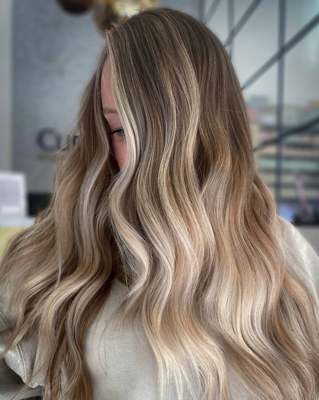 11. cremige schmutzige Blondine mit nahtloser Mischung (schmutzige blonde Haarfarbe)