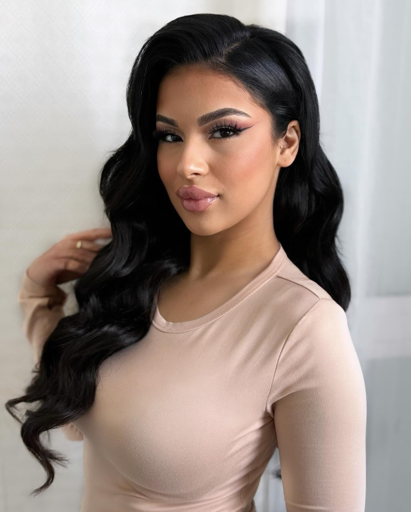 11. Deep-Parted-Wellen in Jet Black (wellige Frisuren)